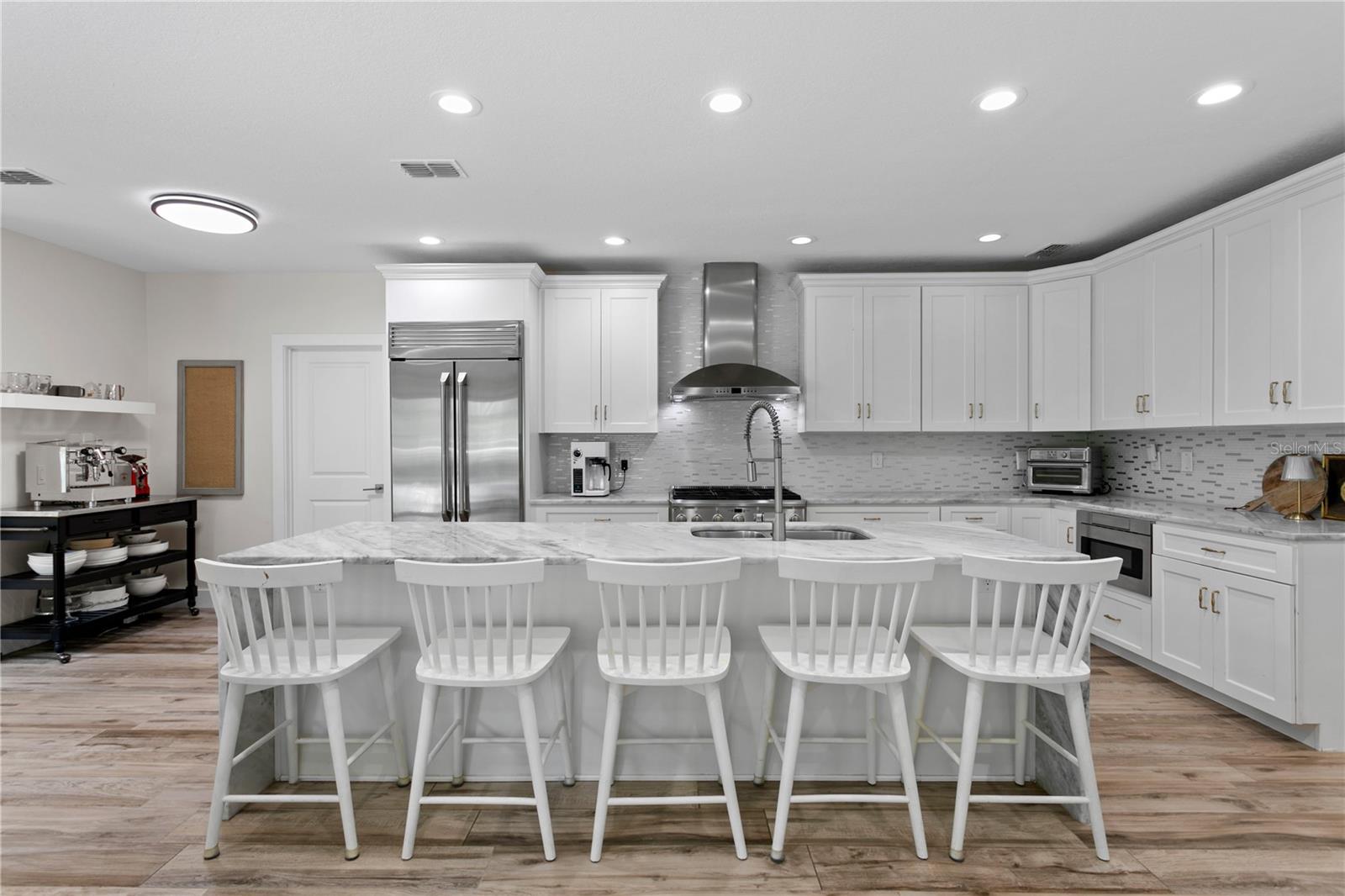 Listing photo id 13 for 3107 Watrous Avenue