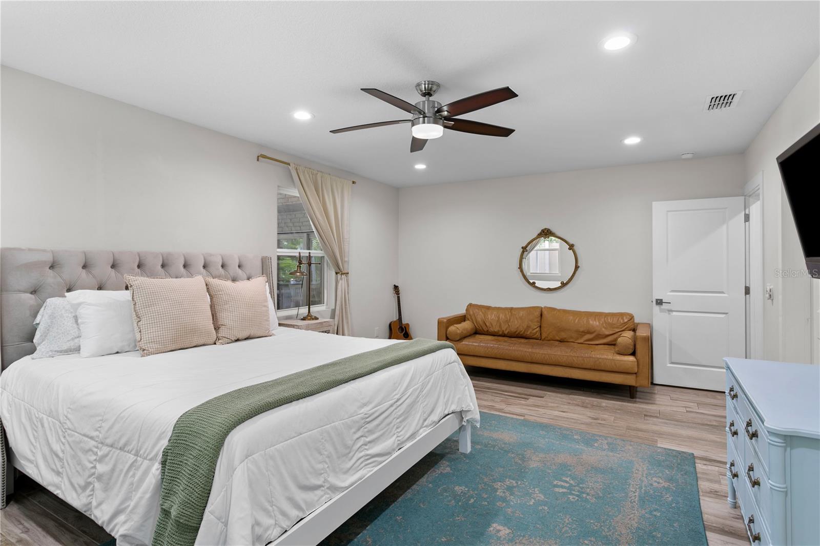 Listing photo id 24 for 3107 Watrous Avenue