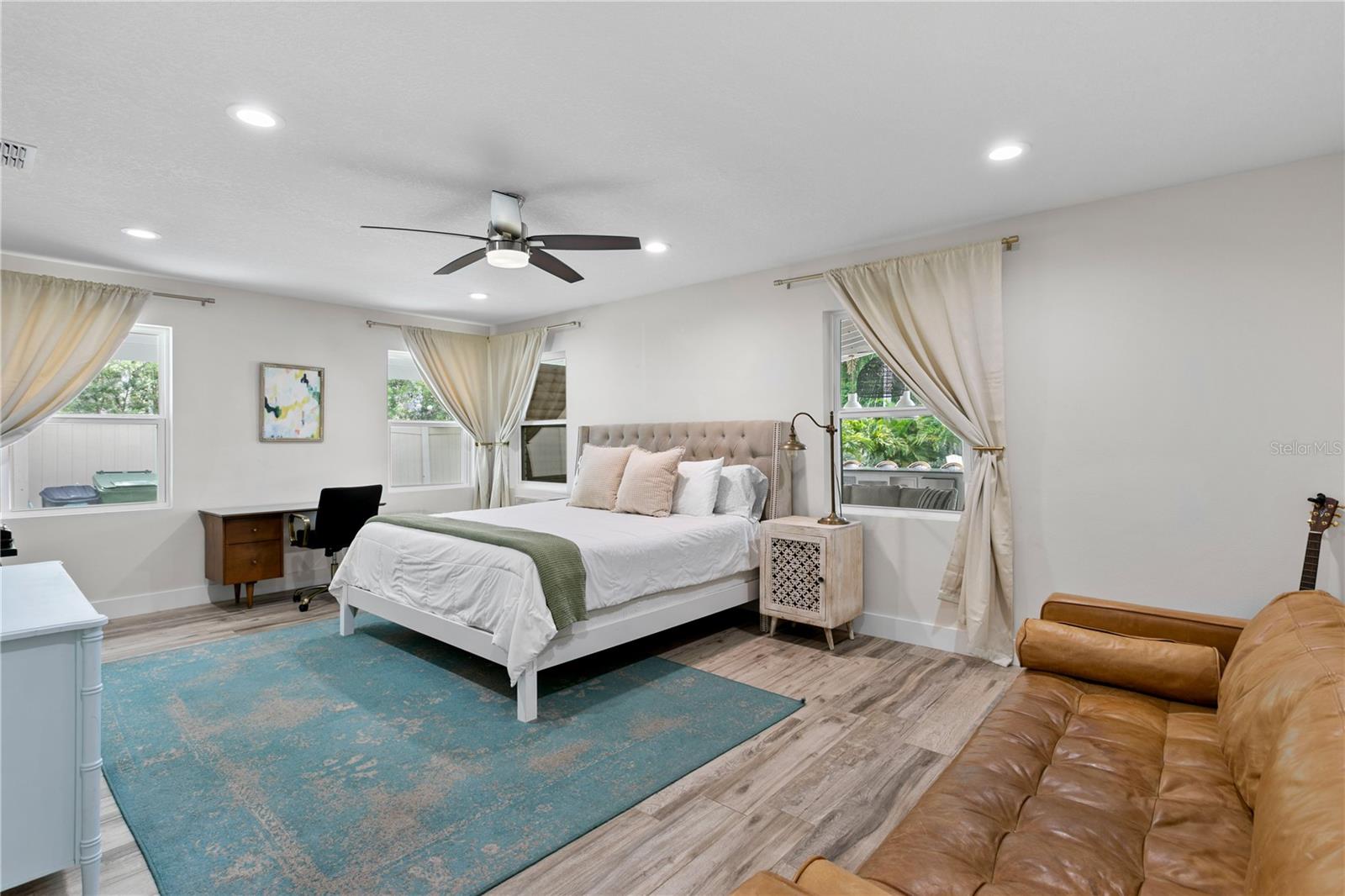 Listing photo id 25 for 3107 Watrous Avenue