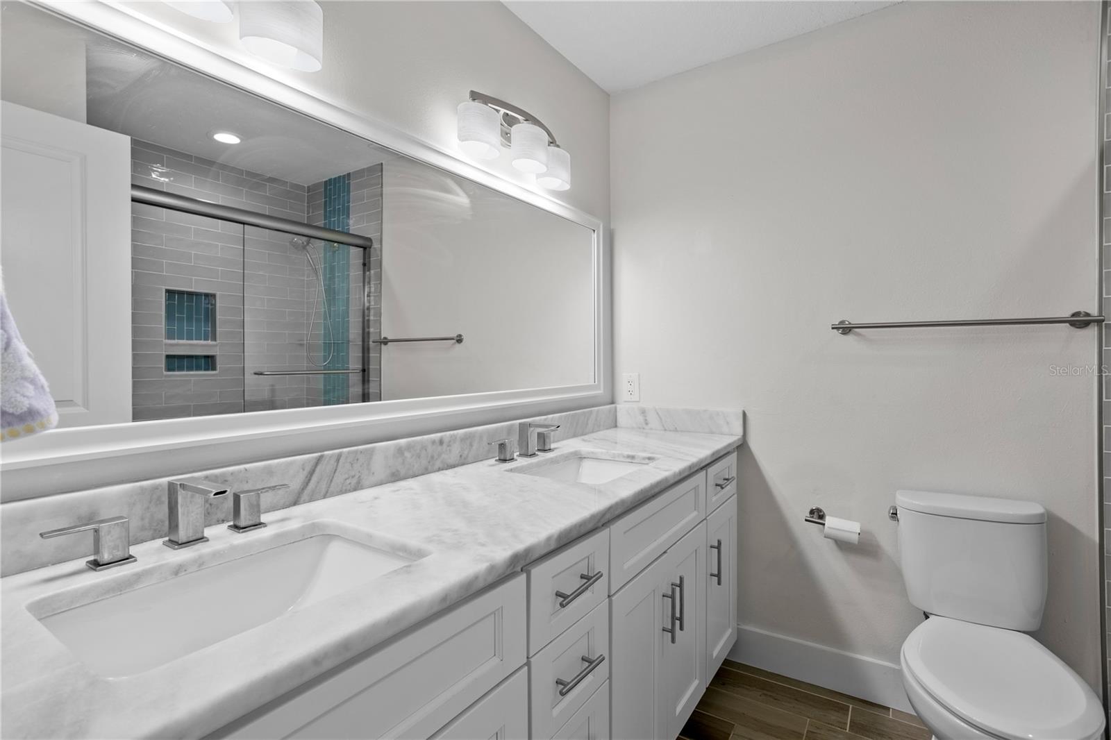 Listing photo id 32 for 3107 Watrous Avenue