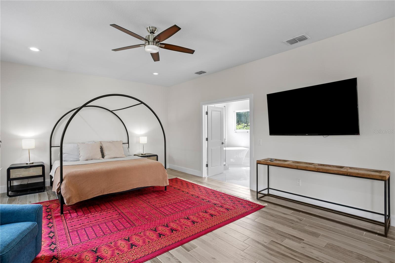 Listing photo id 39 for 3107 Watrous Avenue