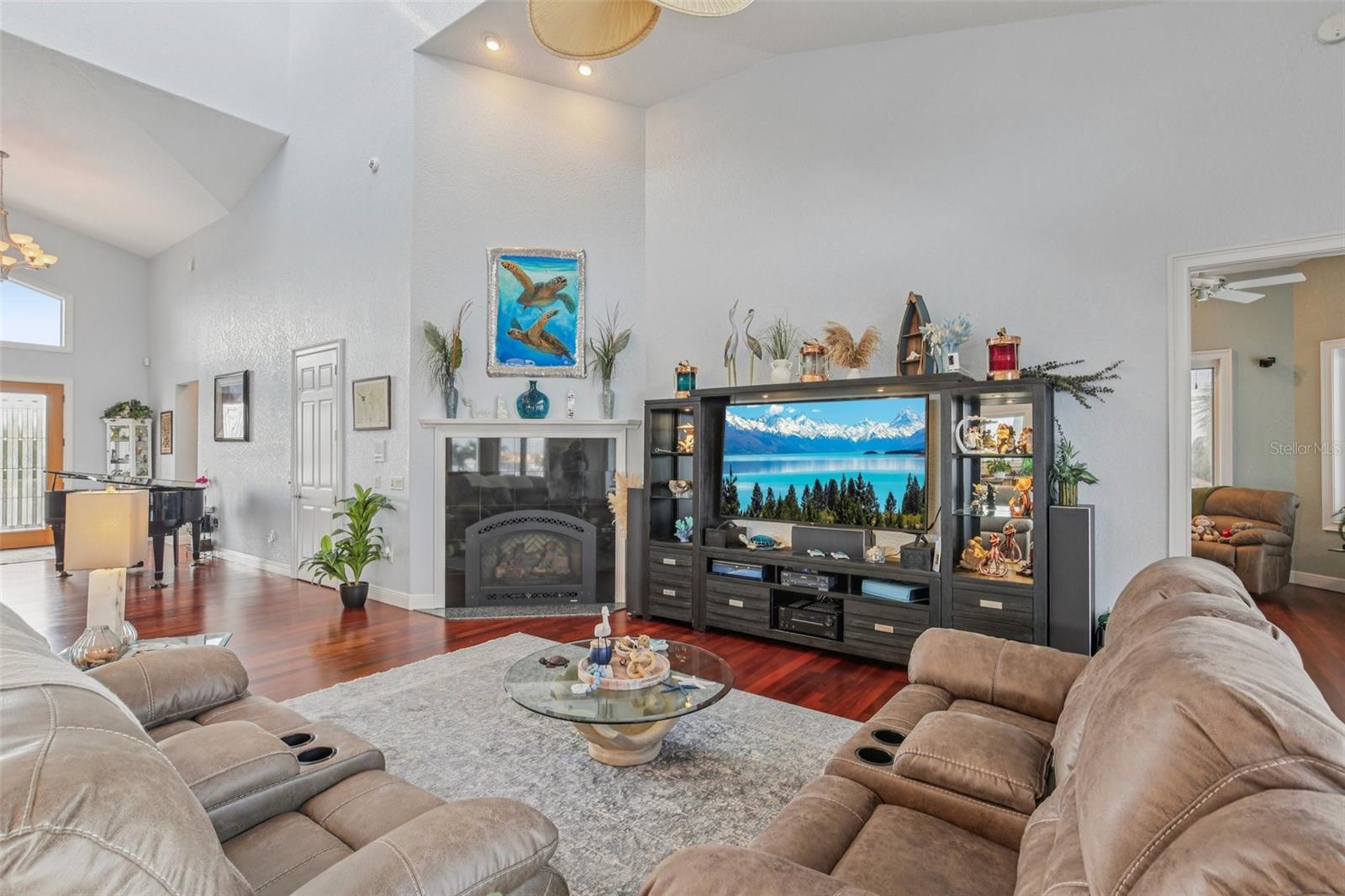 Image 37 of 90 For 5521 Windward Way