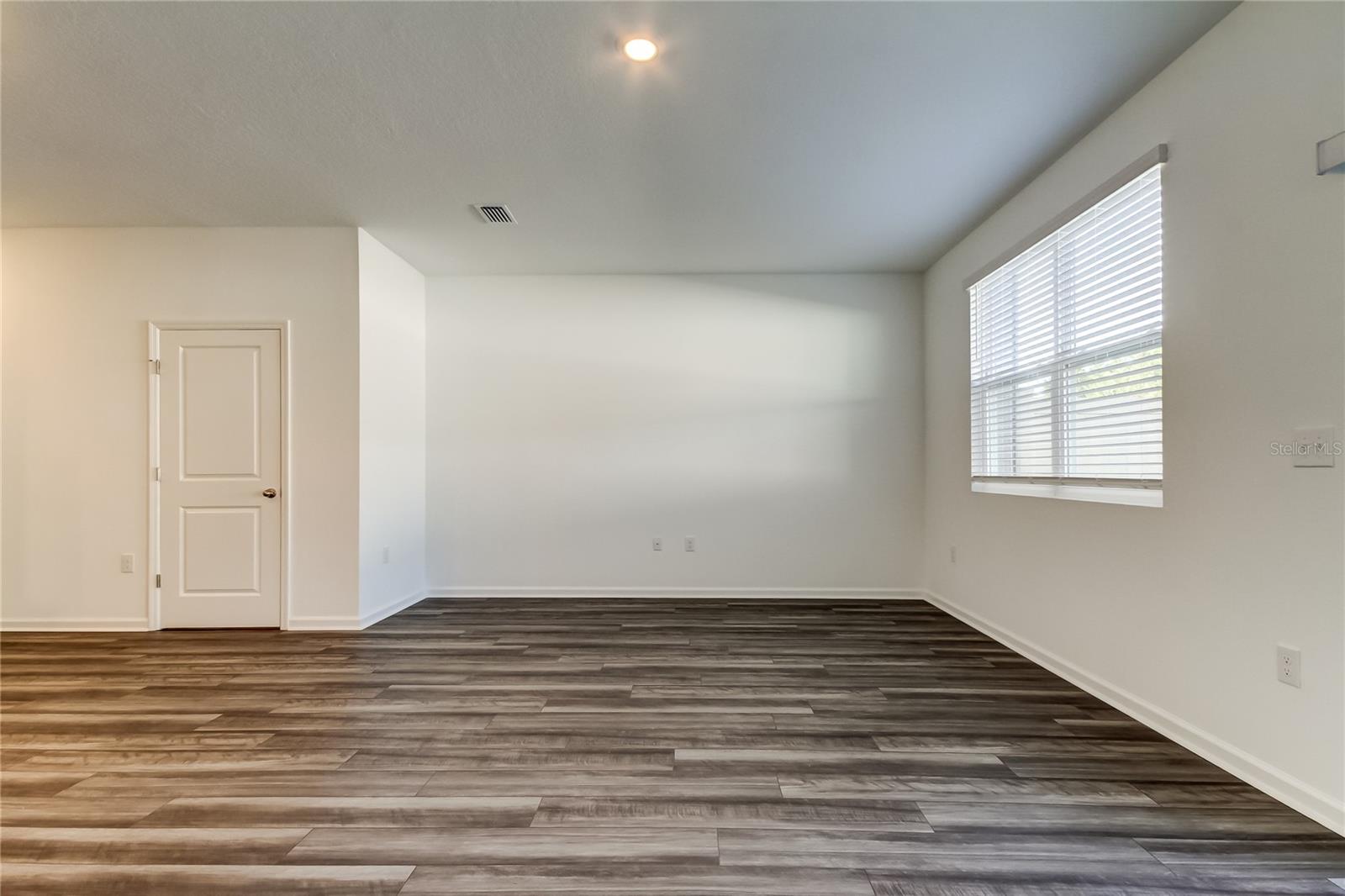 Image 10 of 47 For 11925 Sylvia Street