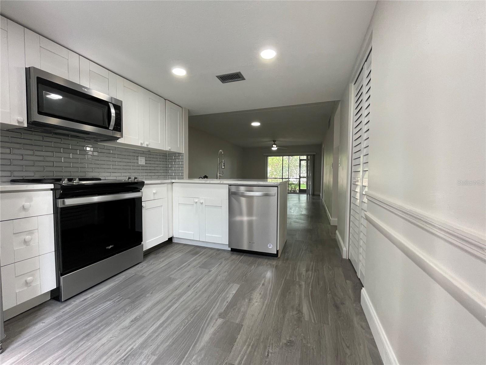 Image 14 of 47 For 211 Pine Court 211