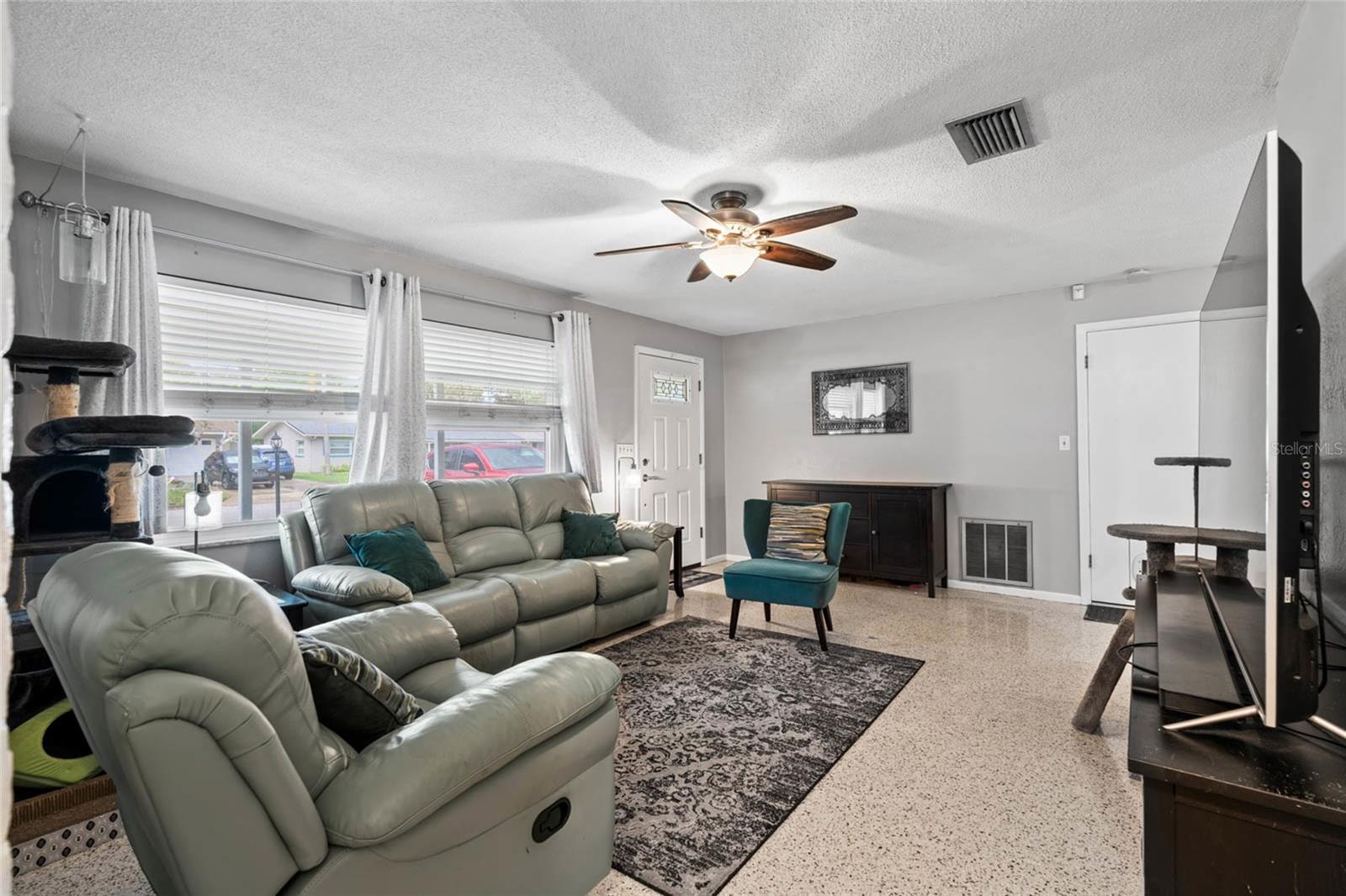 Image 4 of 16 For 5705 45th Avenue N