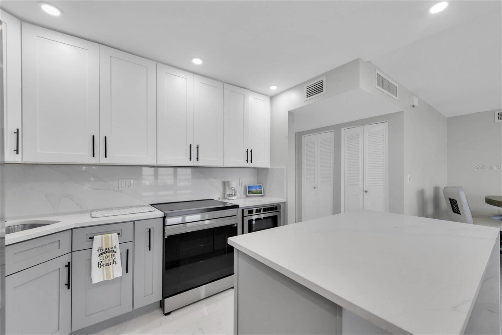 Image 4 of 61 For 5220 Brittany Drive S 1008