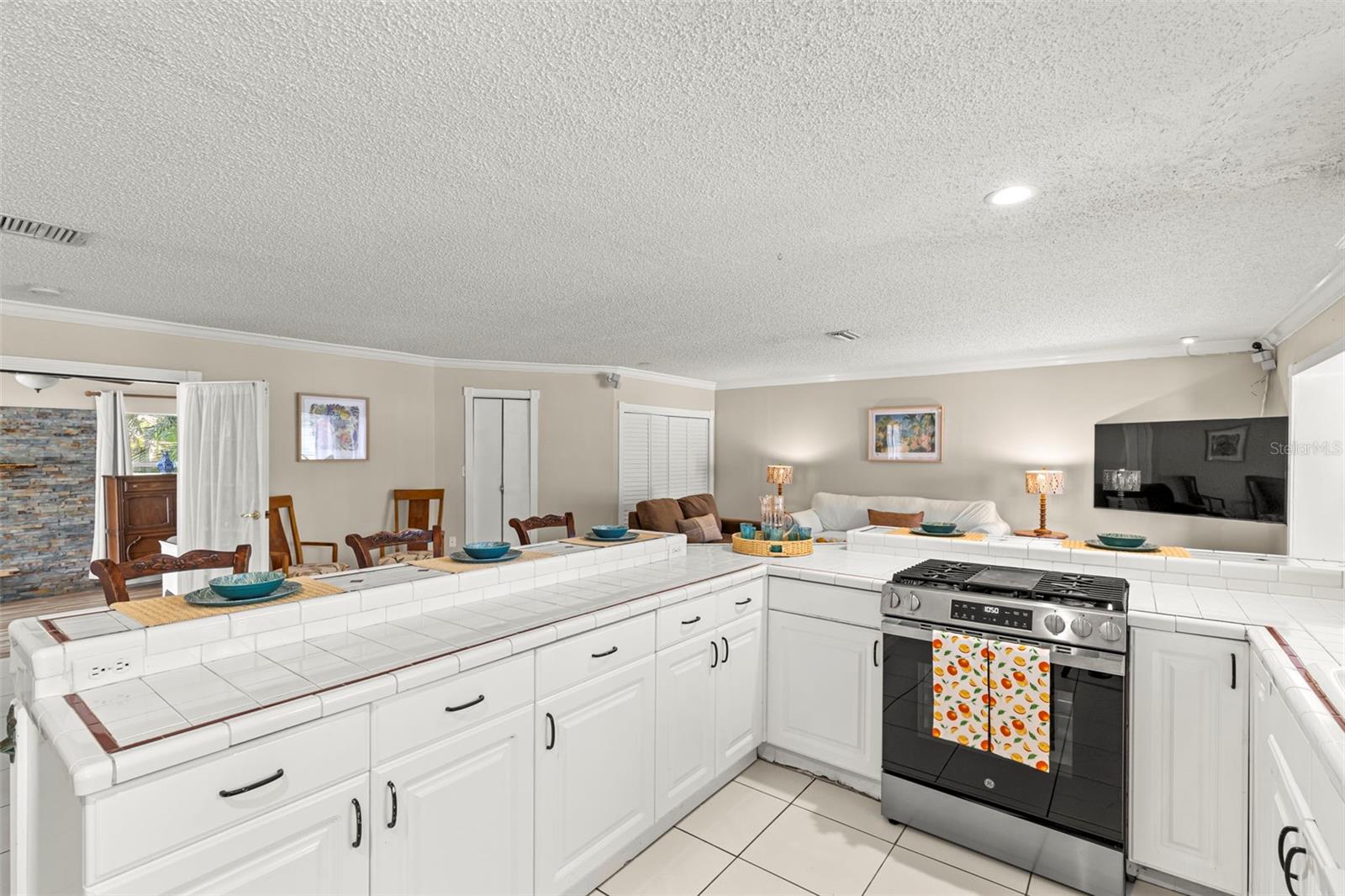 Image 10 of 33 For 240 Lyndhurst Street