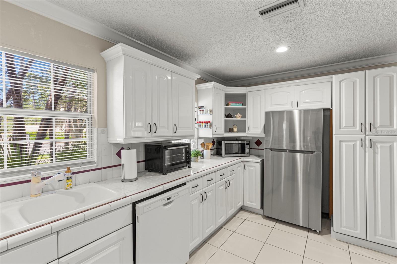 Image 11 of 33 For 240 Lyndhurst Street
