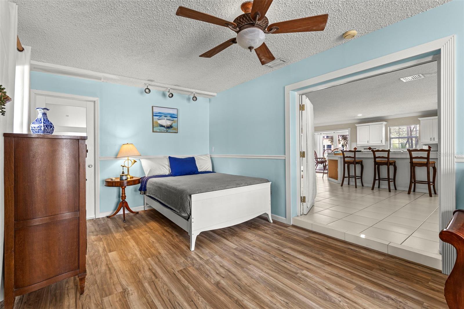 Image 16 of 33 For 240 Lyndhurst Street
