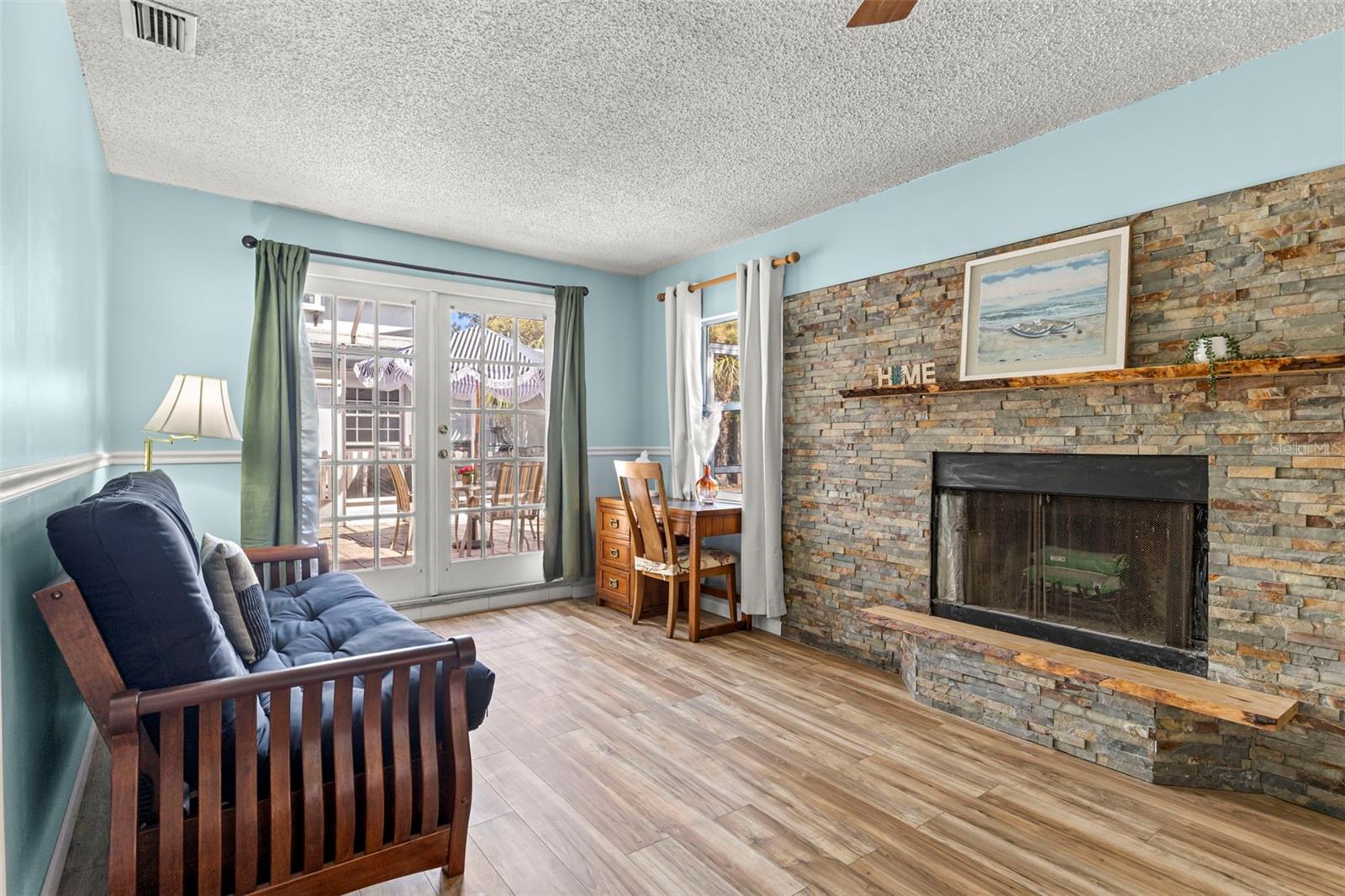 Image 18 of 33 For 240 Lyndhurst Street