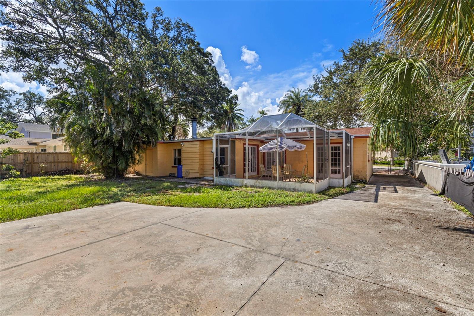 Image 26 of 33 For 240 Lyndhurst Street