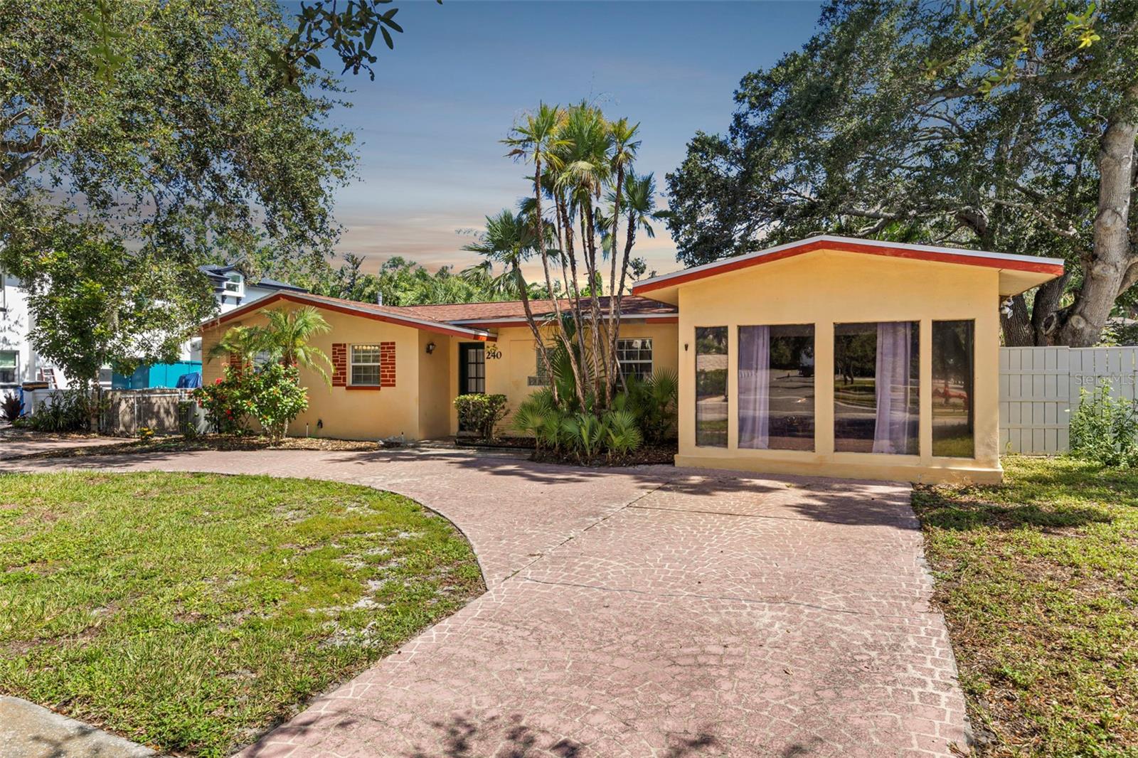 Image 3 of 33 For 240 Lyndhurst Street