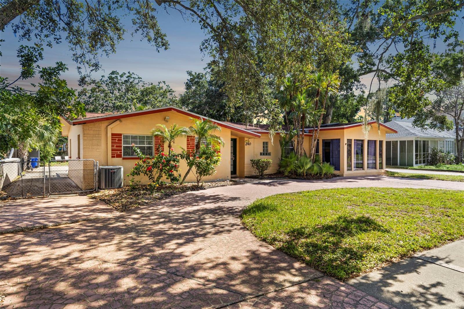 Image 4 of 33 For 240 Lyndhurst Street
