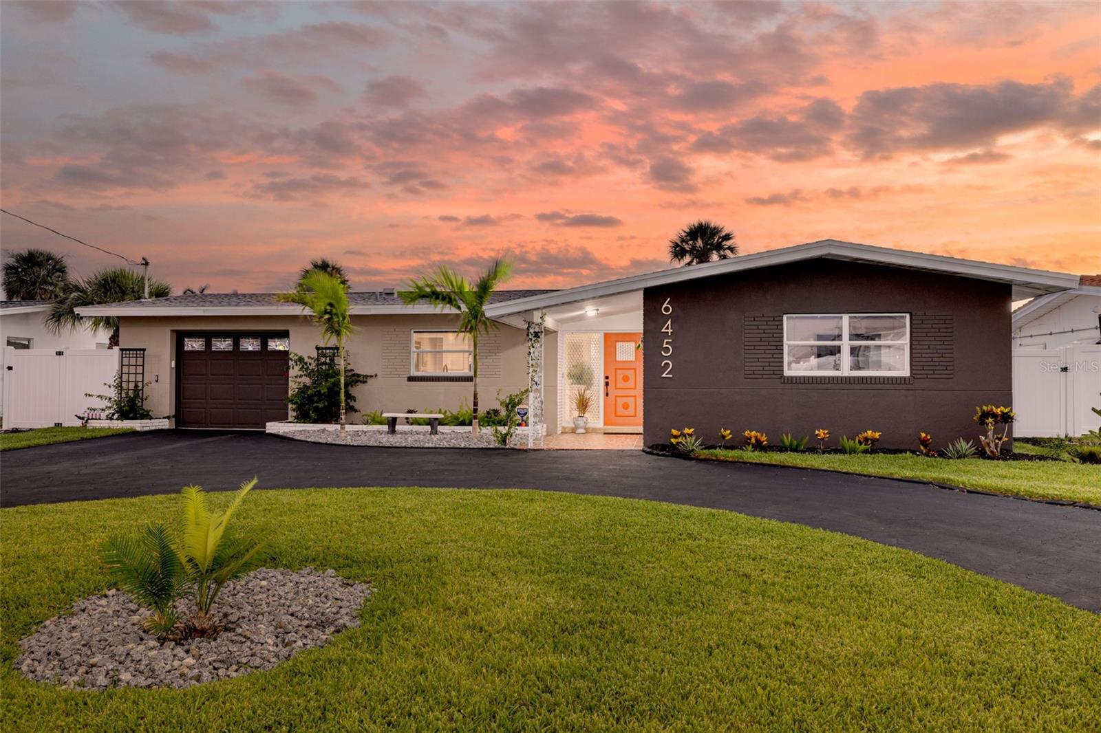 Image 4 of 47 For 6452 1st Palm Point