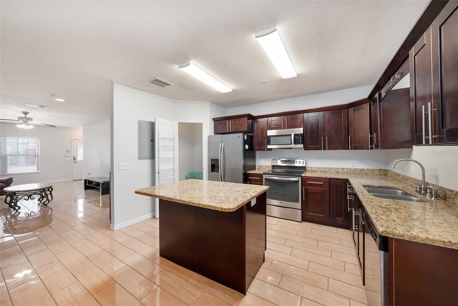 Image 10 of 28 For 5317 Terraza Court