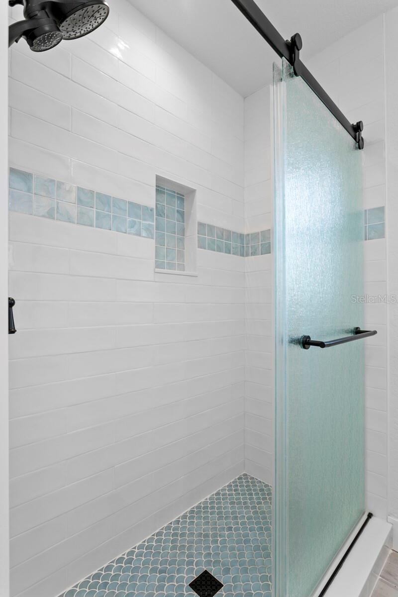 Image 20 of 47 For 17735 1st Street E