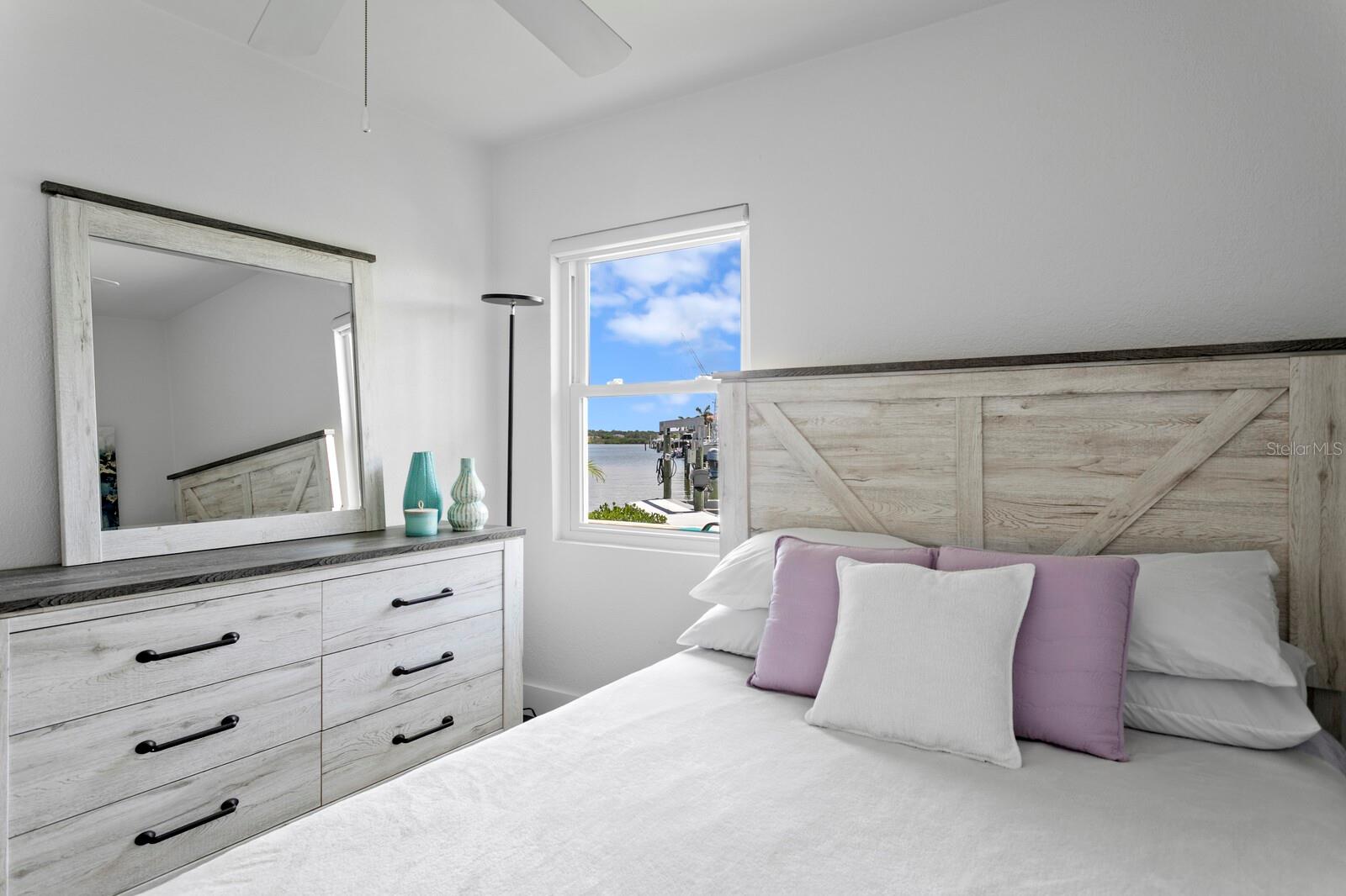 Image 22 of 47 For 17735 1st Street E