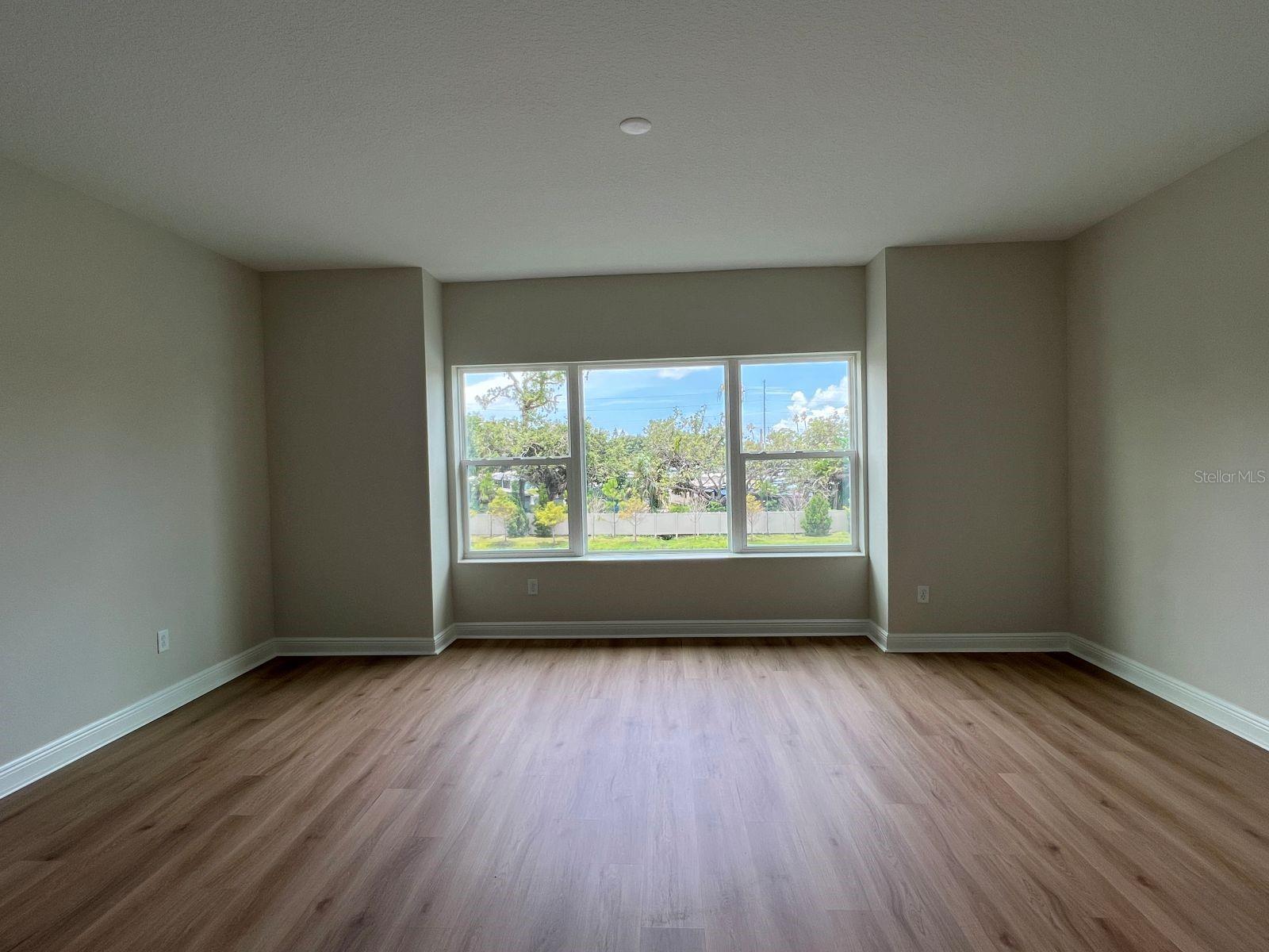 Listing photo id 4 for 7620 93rd Street N