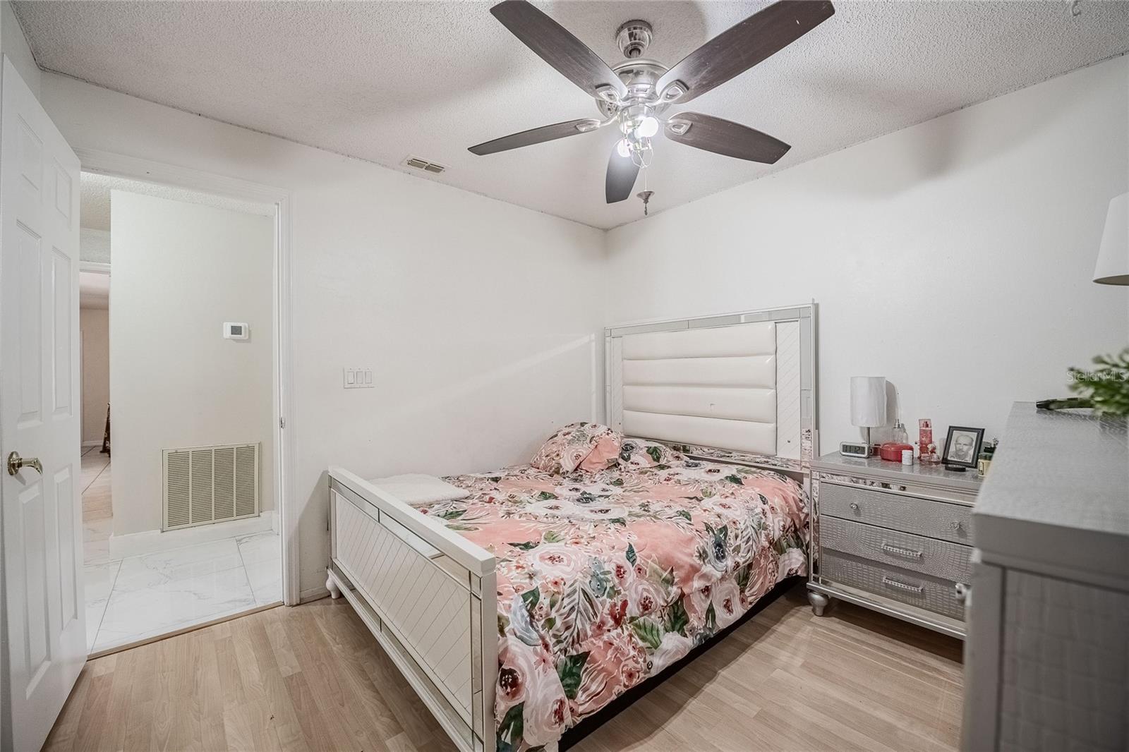 Image 11 of 35 For 1100 Lowry Avenue 7