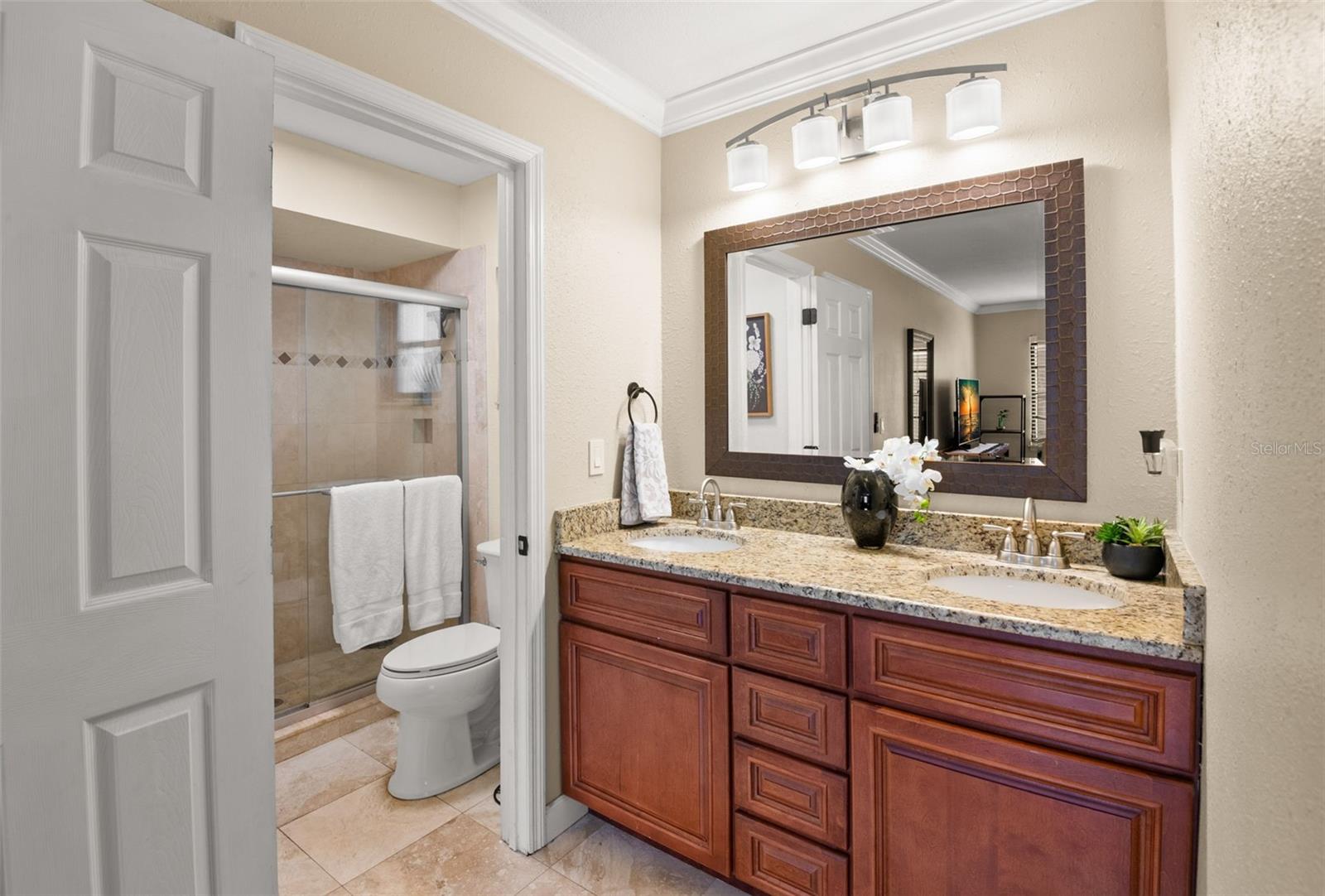 Image 10 of 38 For 2580 Redwood Way