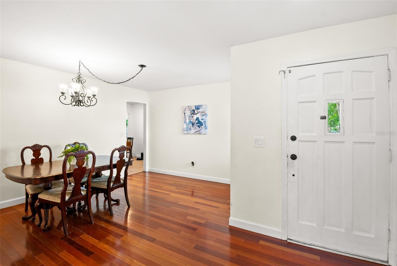 Image 3 of 38 For 2580 Redwood Way