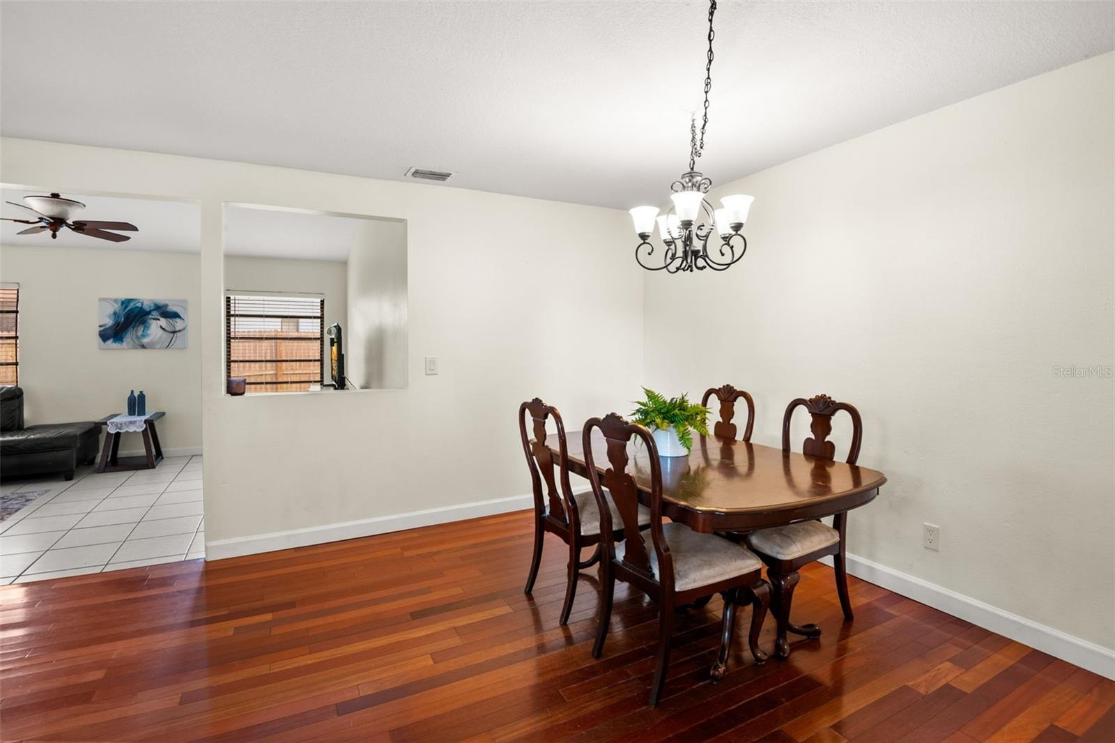 Image 4 of 38 For 2580 Redwood Way