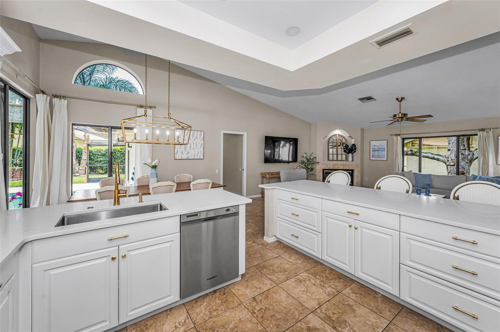 Image 10 of 44 For 3368 Lake Shore Lane