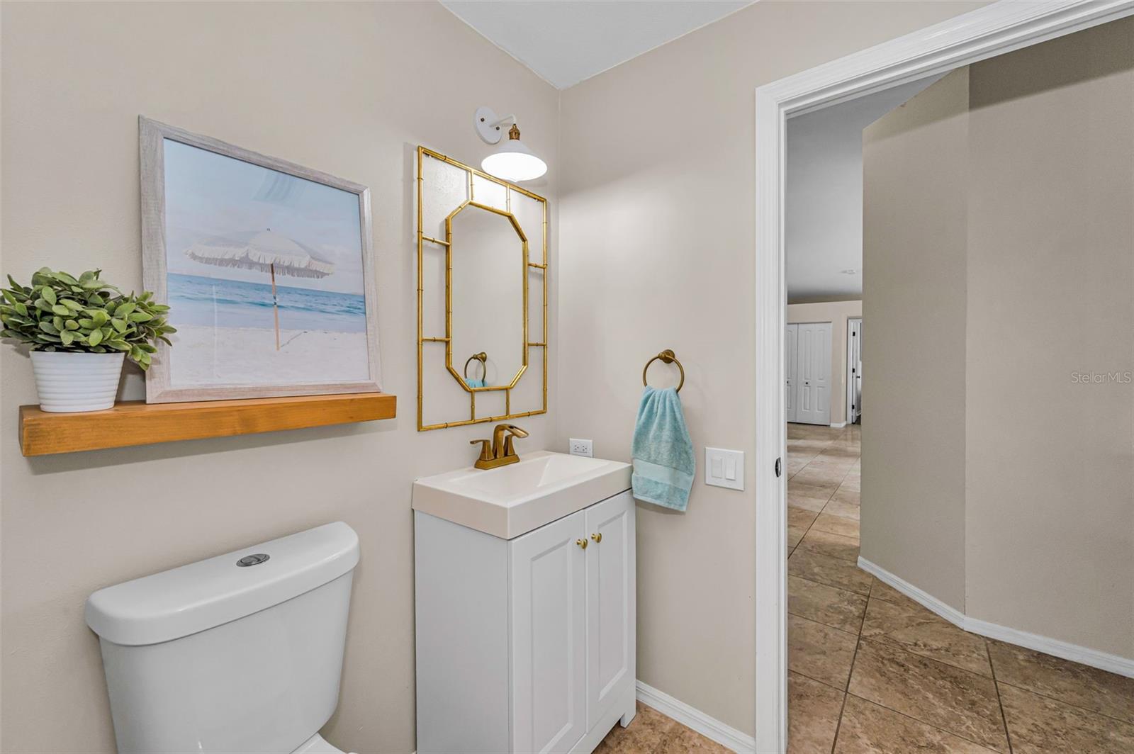 Image 18 of 44 For 3368 Lake Shore Lane