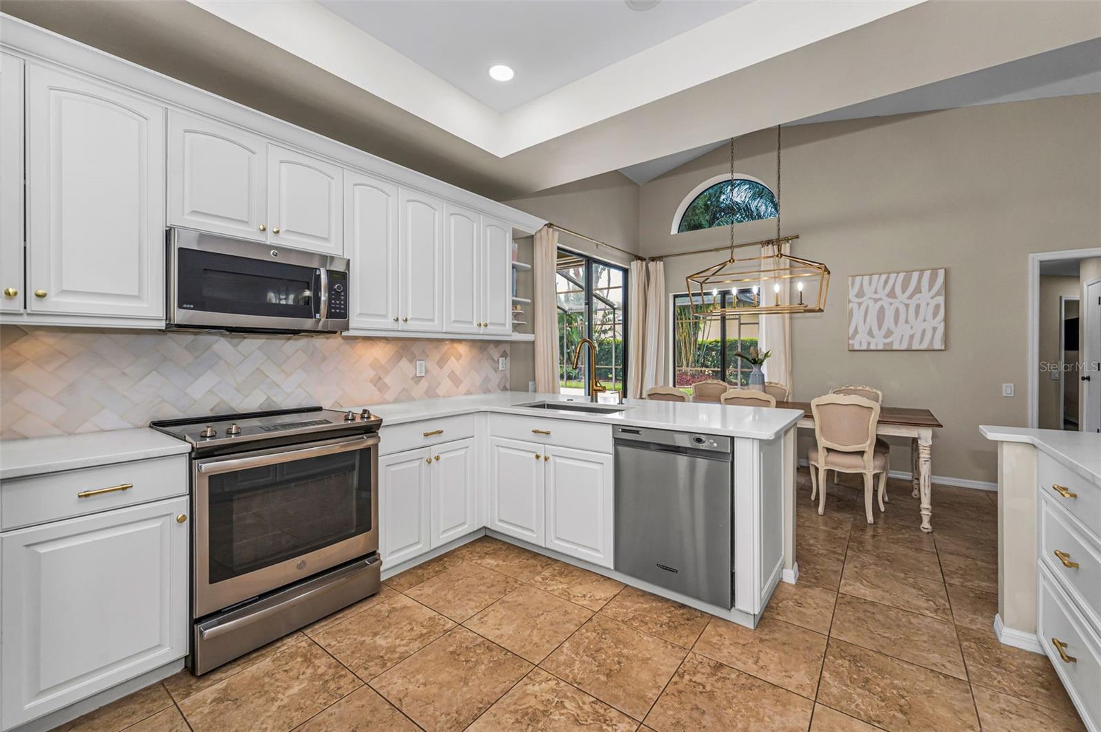 Image 9 of 44 For 3368 Lake Shore Lane