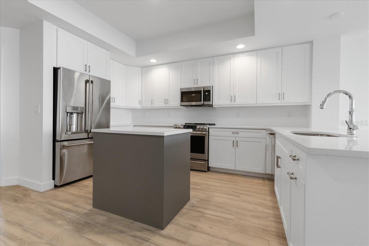 Image 11 of 34 For 125 Island Way 403