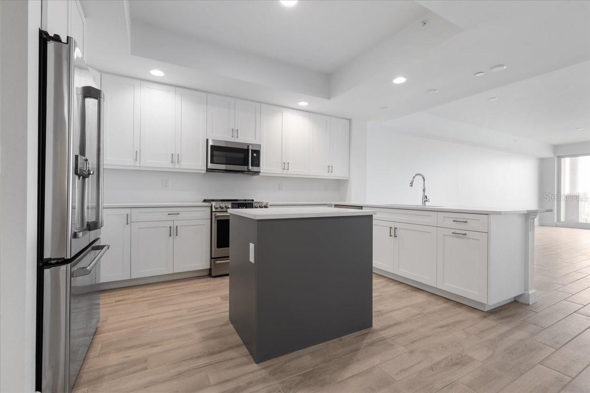 Image 12 of 34 For 125 Island Way 403