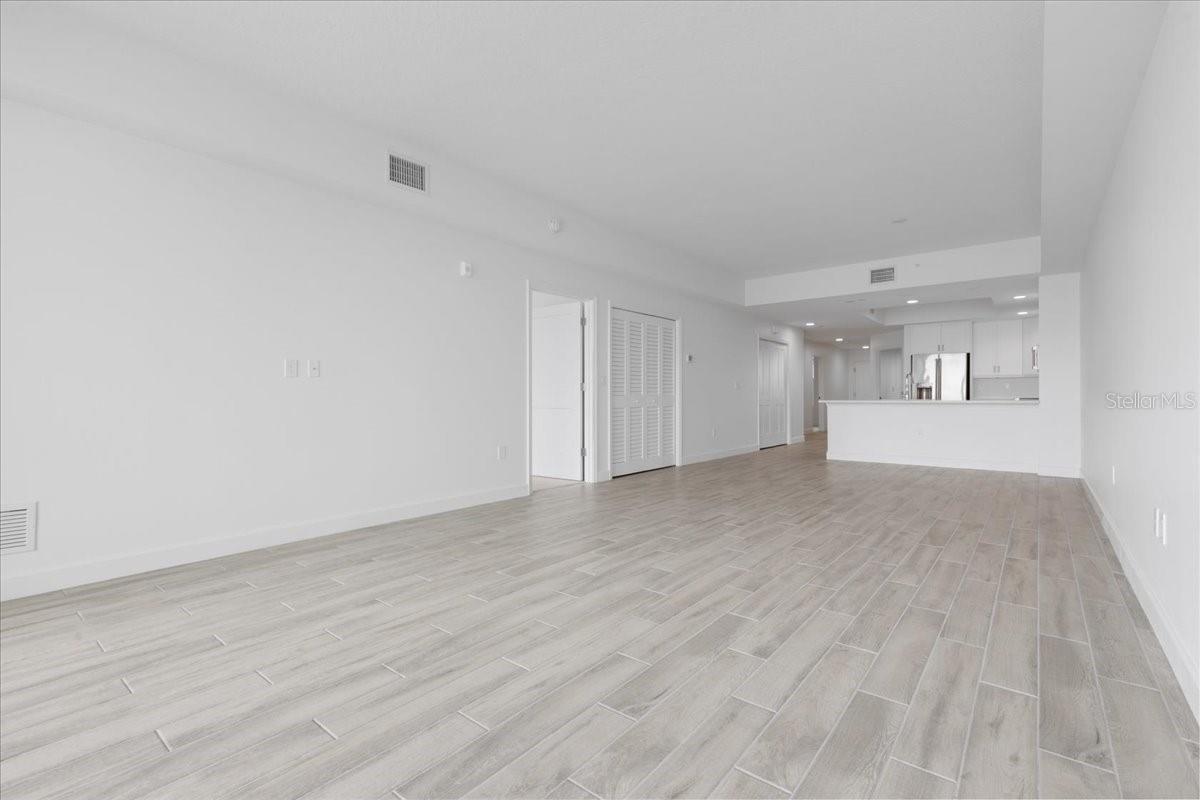 Image 21 of 34 For 125 Island Way 403