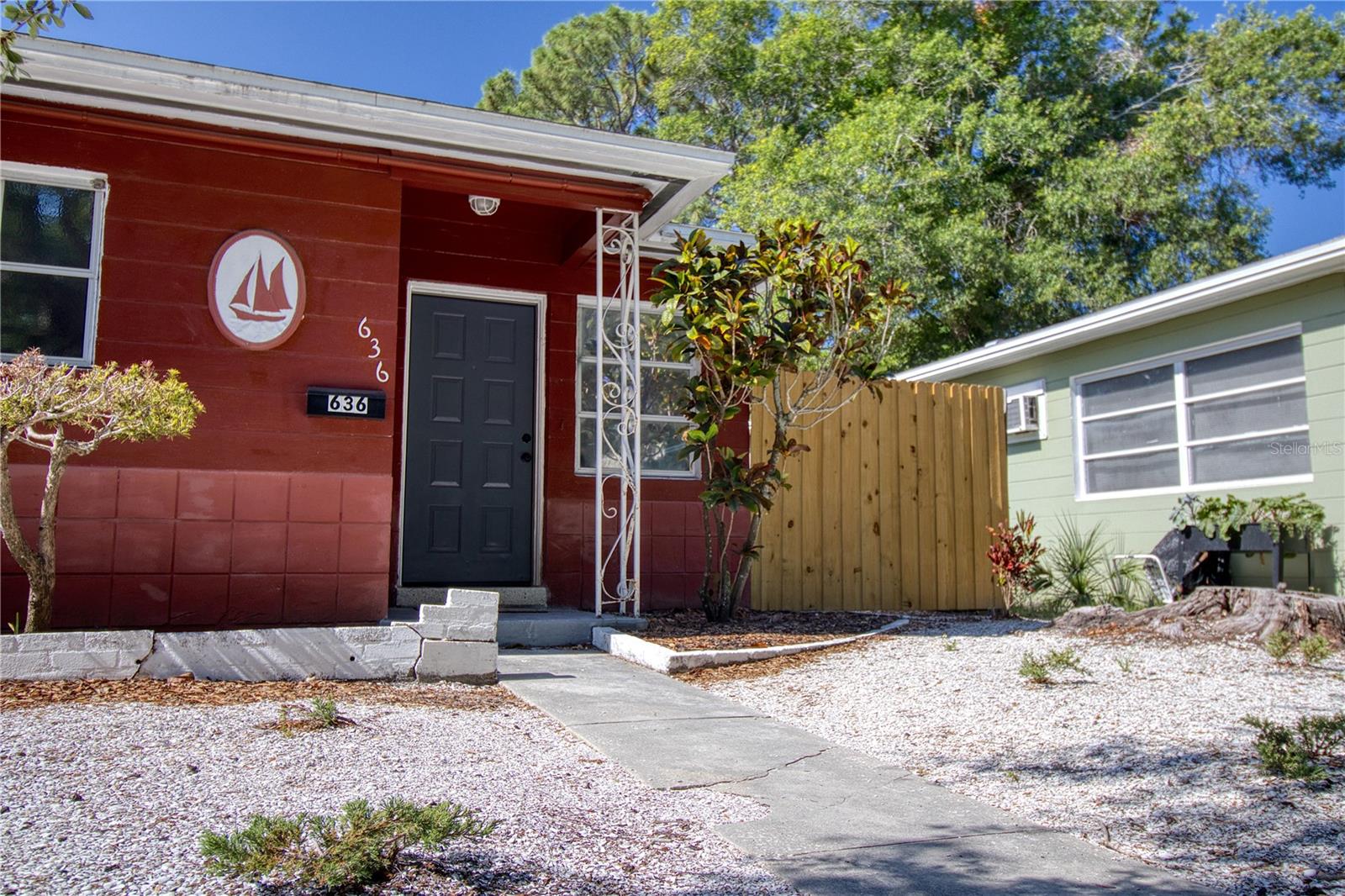Image 4 of 34 For 636 15th Avenue S