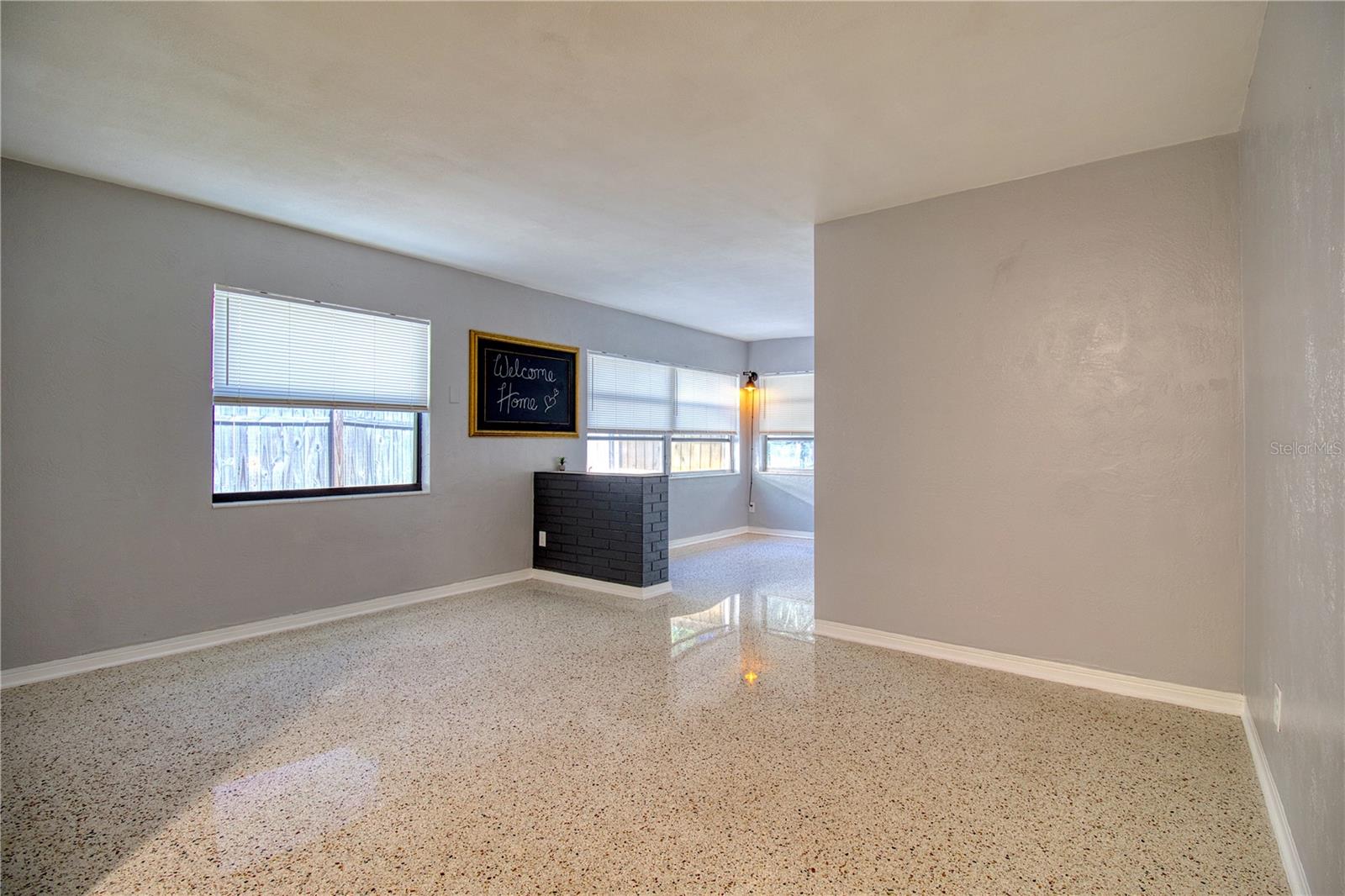 Image 7 of 34 For 636 15th Avenue S