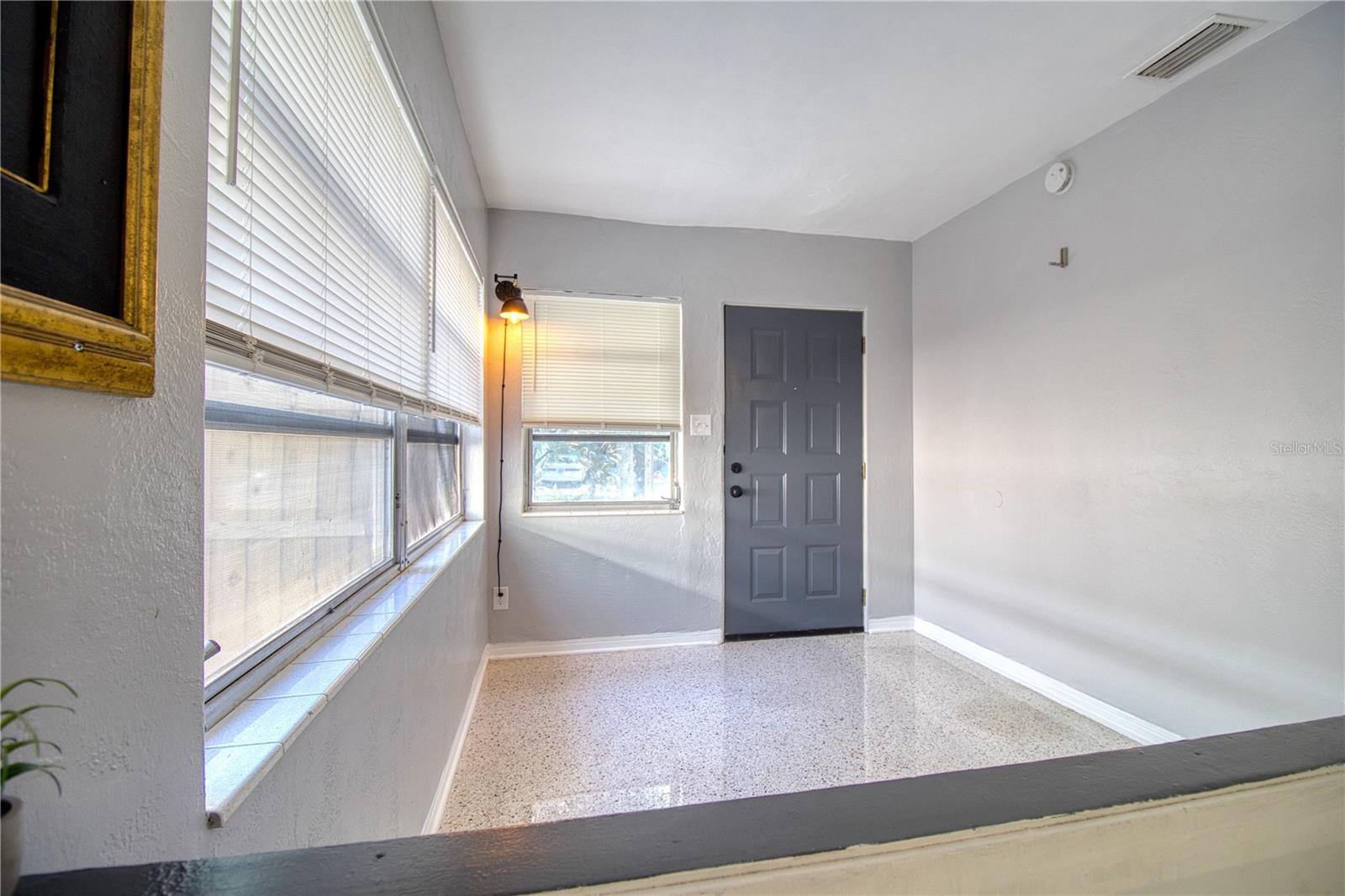 Image 8 of 34 For 636 15th Avenue S