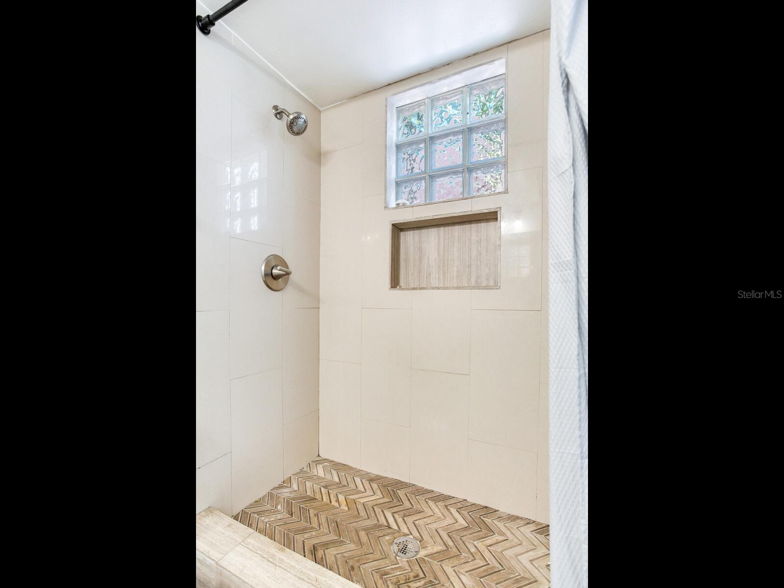 Image 18 of 31 For 3002 Cleveland Street E1