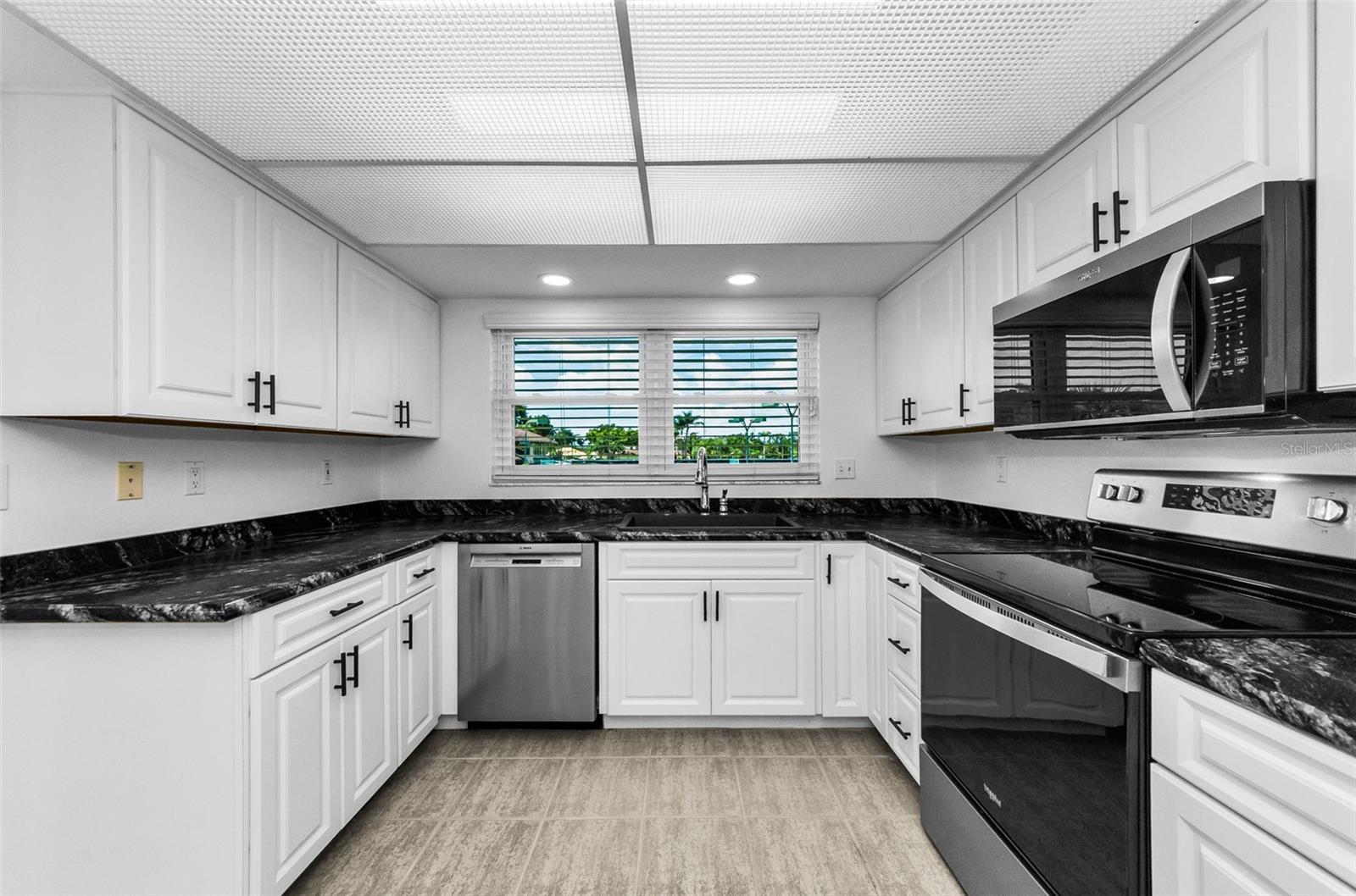 Image 17 of 75 For 3021 Countryside Boulevard 28a