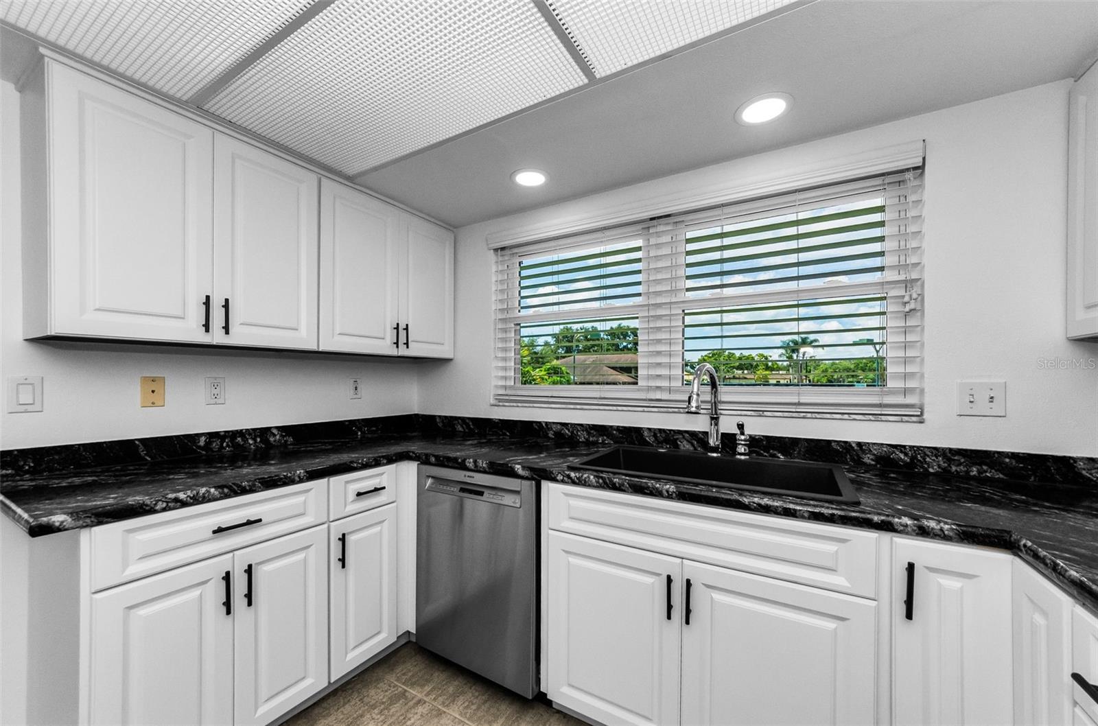 Image 18 of 75 For 3021 Countryside Boulevard 28a