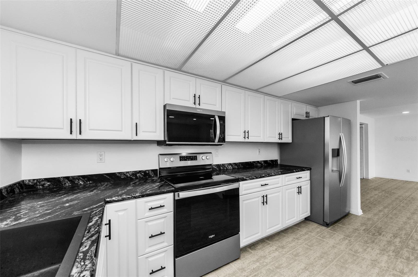 Image 19 of 75 For 3021 Countryside Boulevard 28a