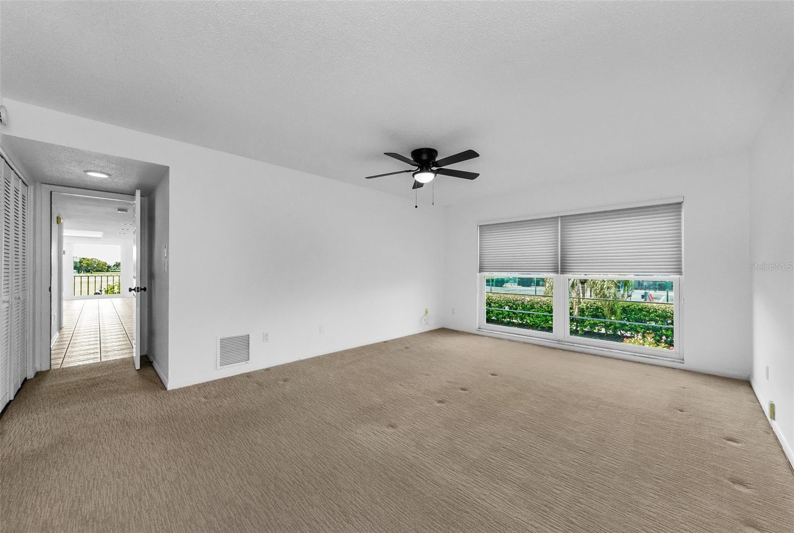 Image 26 of 75 For 3021 Countryside Boulevard 28a