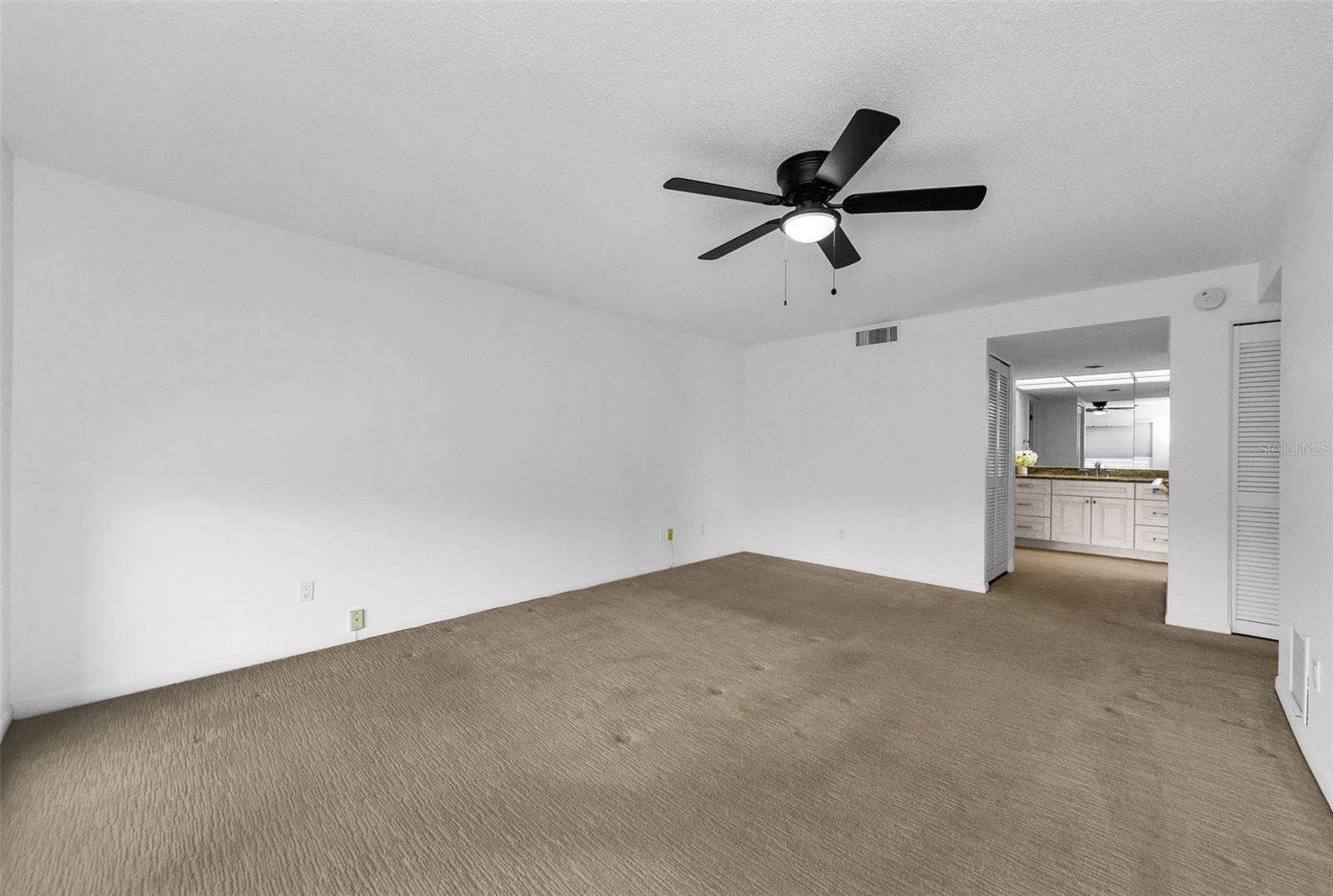 Image 27 of 75 For 3021 Countryside Boulevard 28a