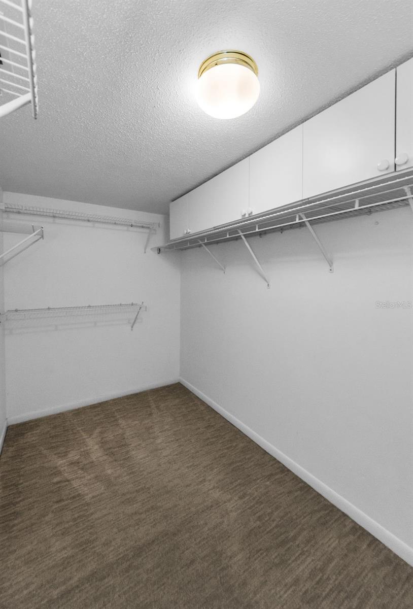 Image 29 of 75 For 3021 Countryside Boulevard 28a