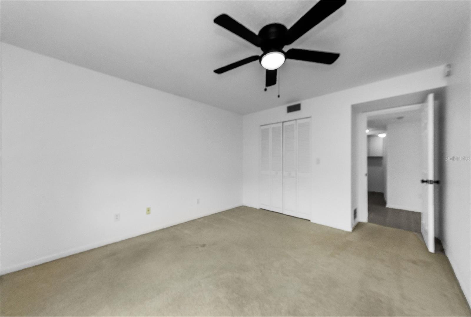 Image 36 of 75 For 3021 Countryside Boulevard 28a