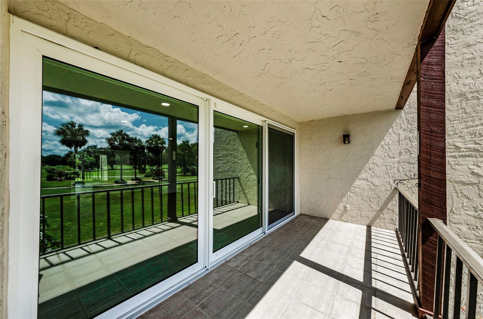 Image 37 of 75 For 3021 Countryside Boulevard 28a
