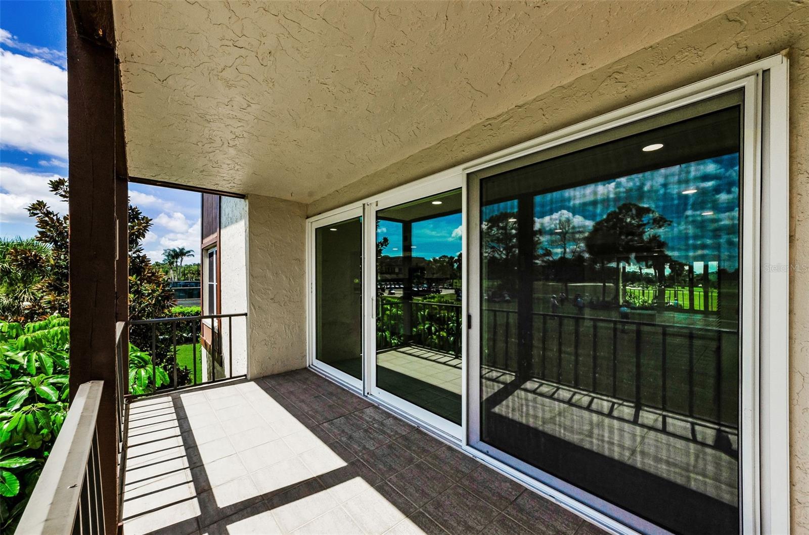 Image 38 of 75 For 3021 Countryside Boulevard 28a