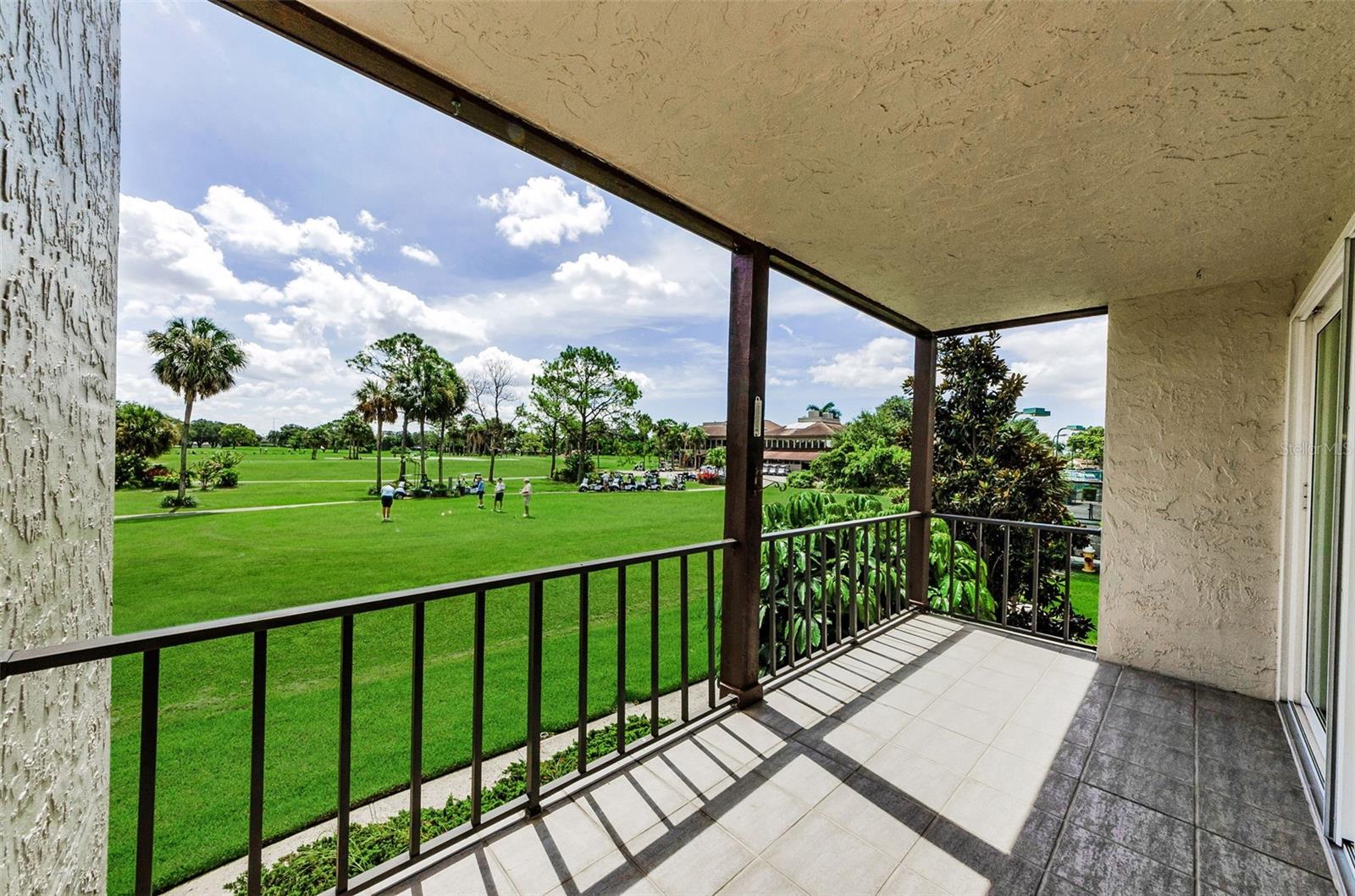 Image 39 of 75 For 3021 Countryside Boulevard 28a