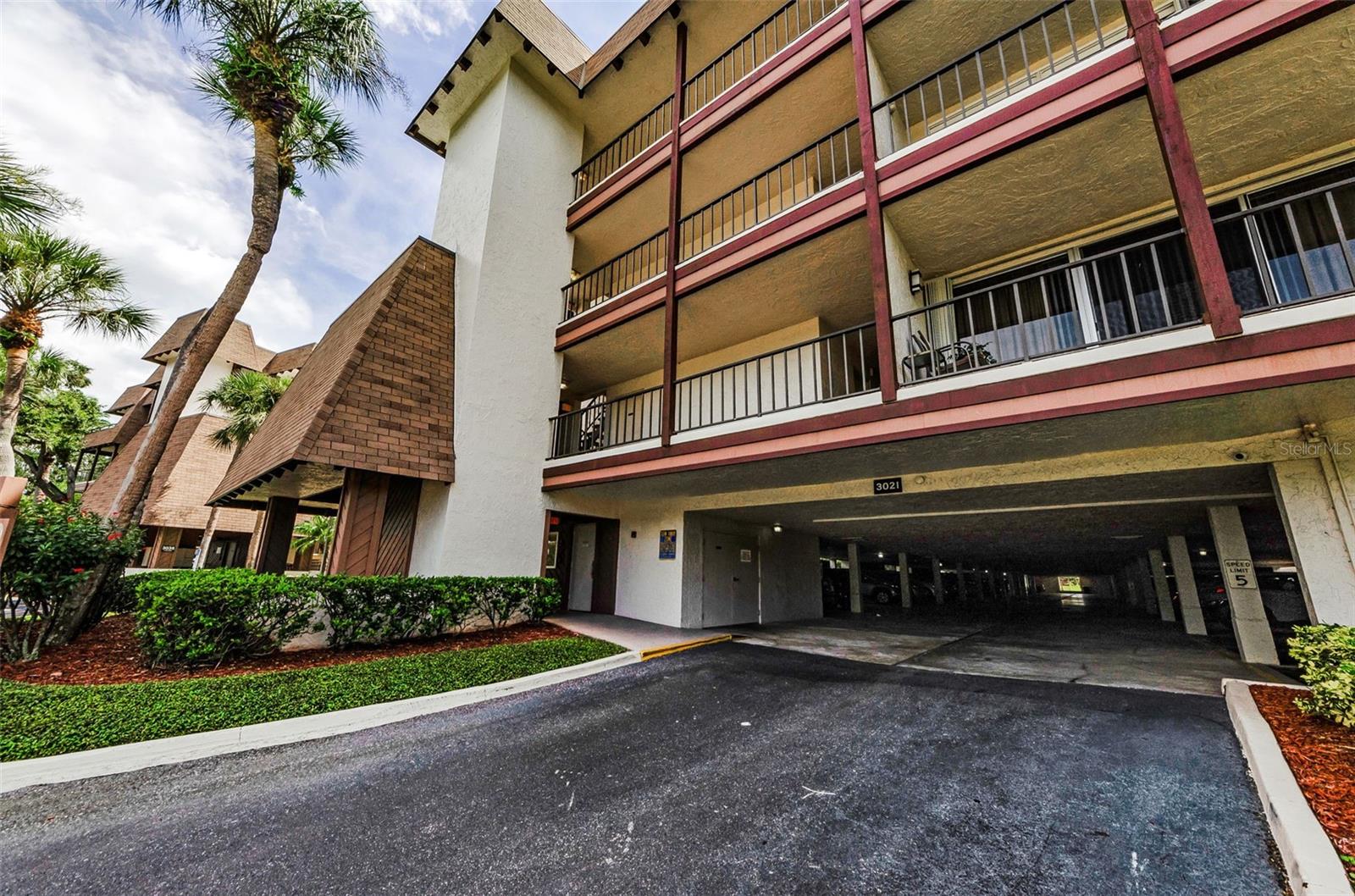Image 4 of 75 For 3021 Countryside Boulevard 28a