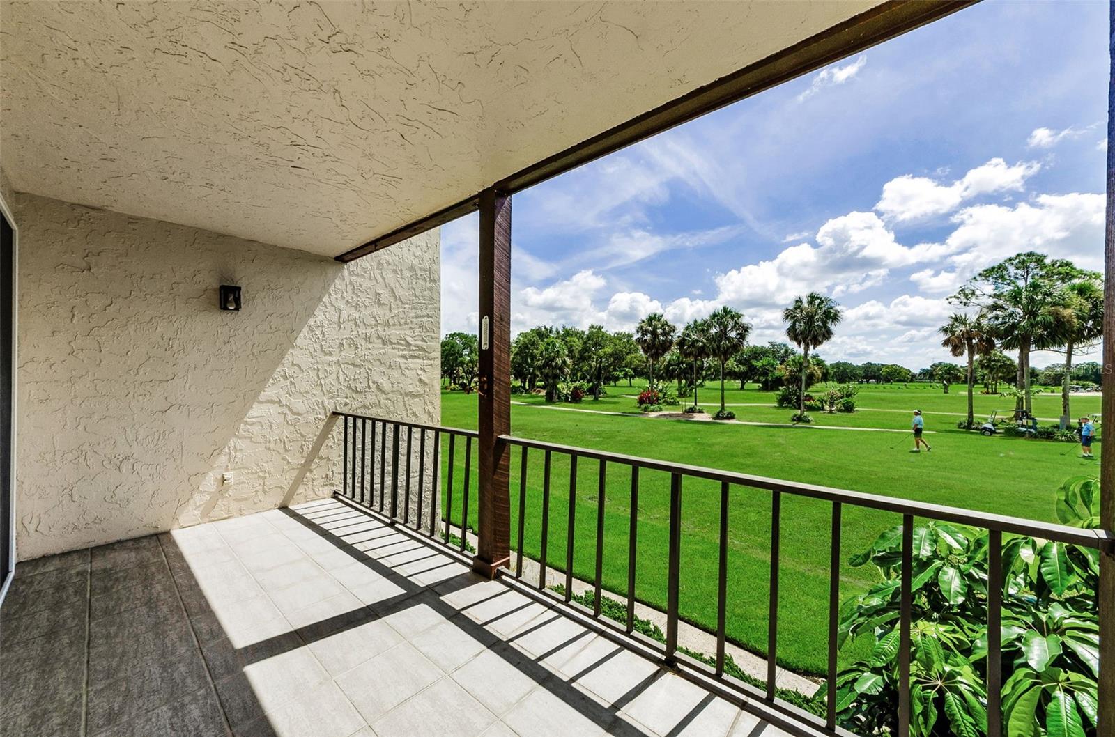 Image 40 of 75 For 3021 Countryside Boulevard 28a