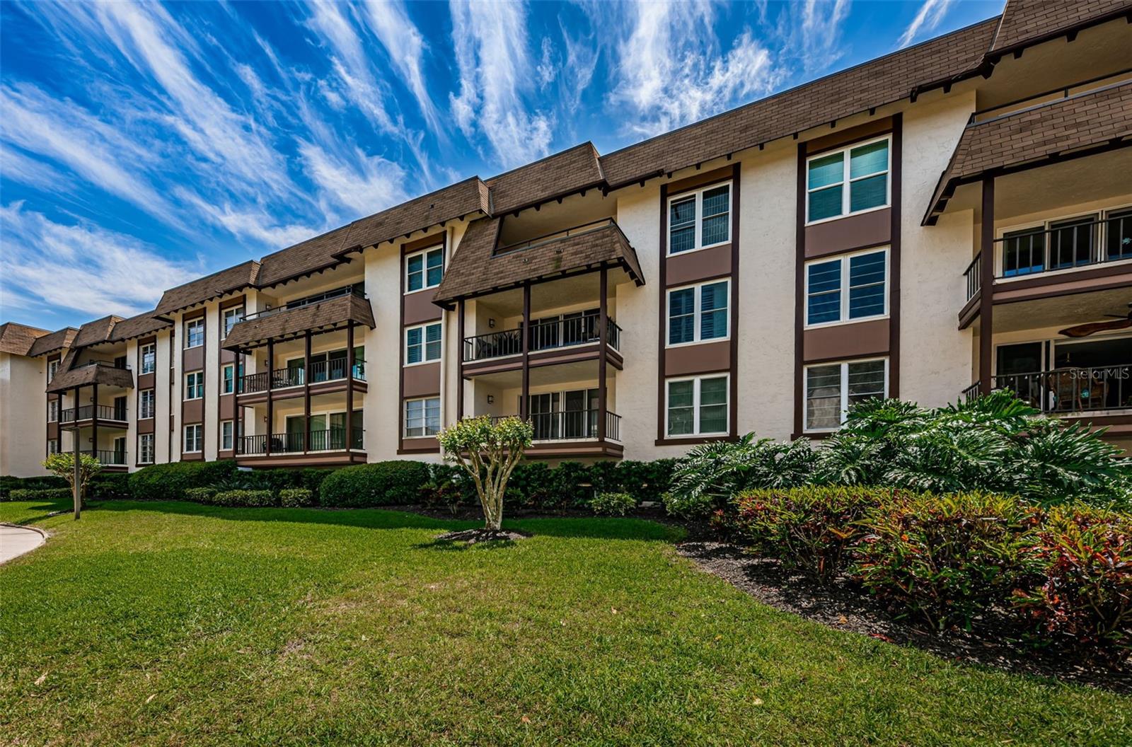 Image 46 of 75 For 3021 Countryside Boulevard 28a