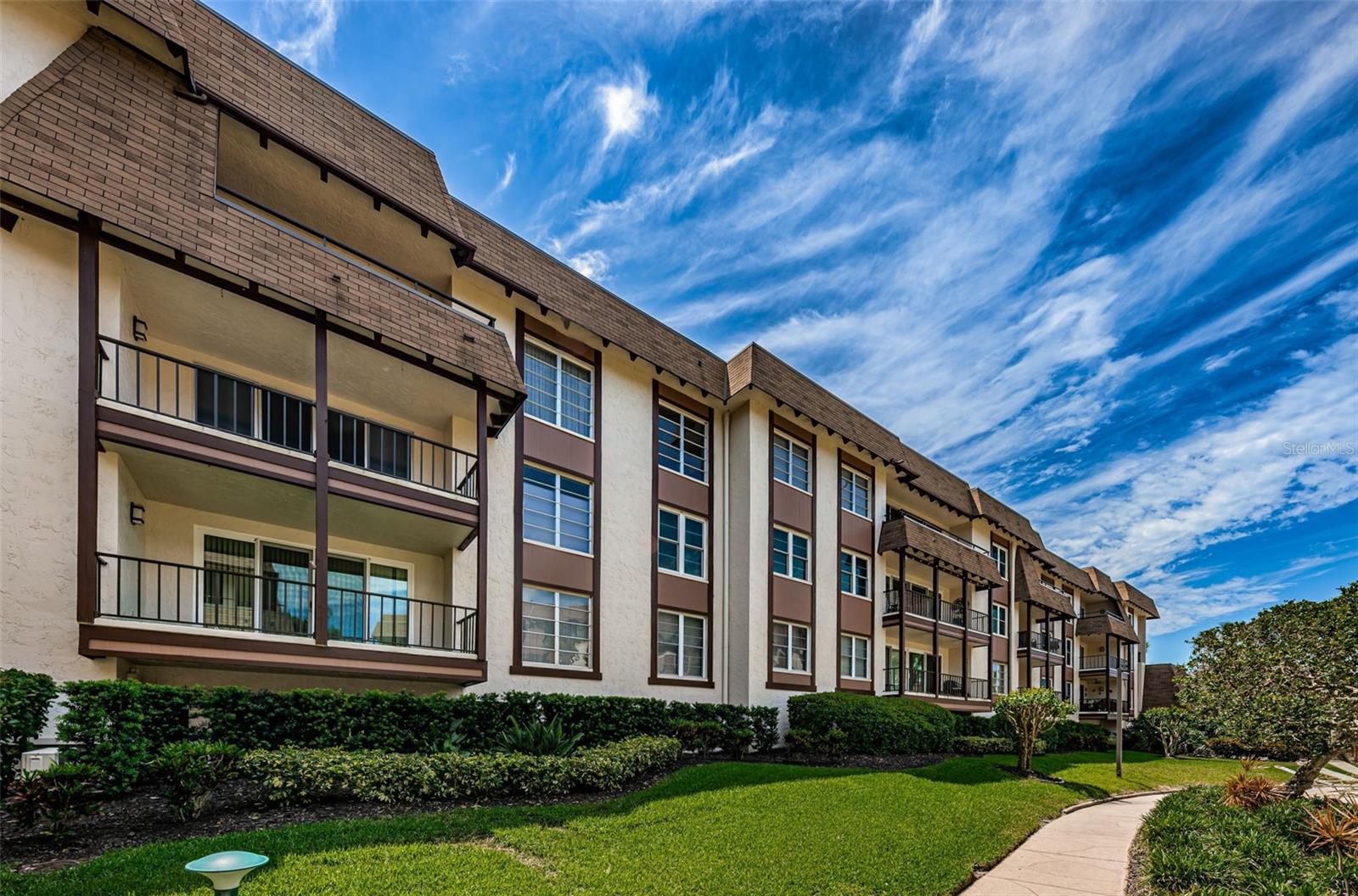 Image 47 of 75 For 3021 Countryside Boulevard 28a